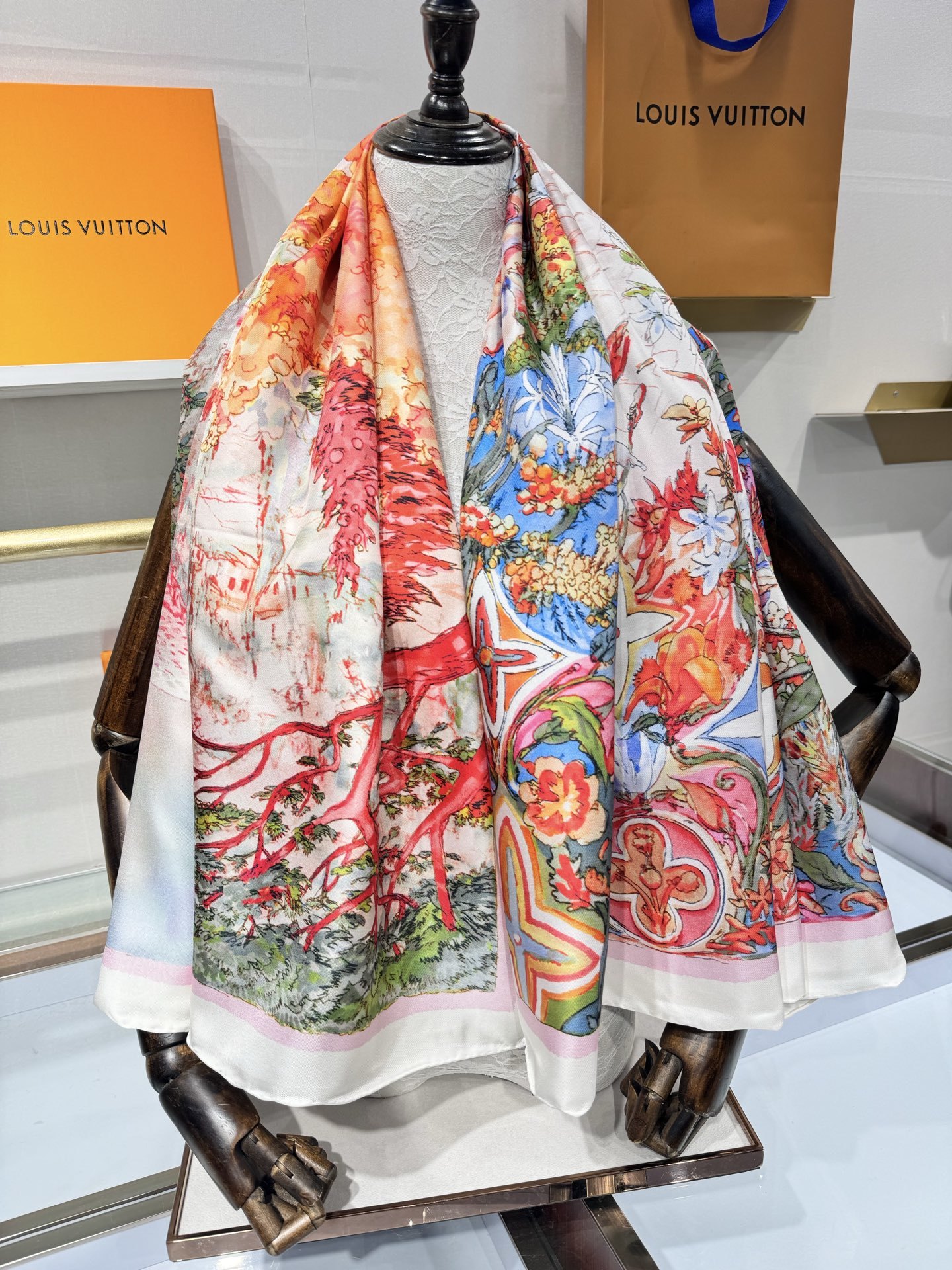 💟2025年春款上新 地中海香氛 140 方巾
来自 Louis Vuitton Art Silk Sq