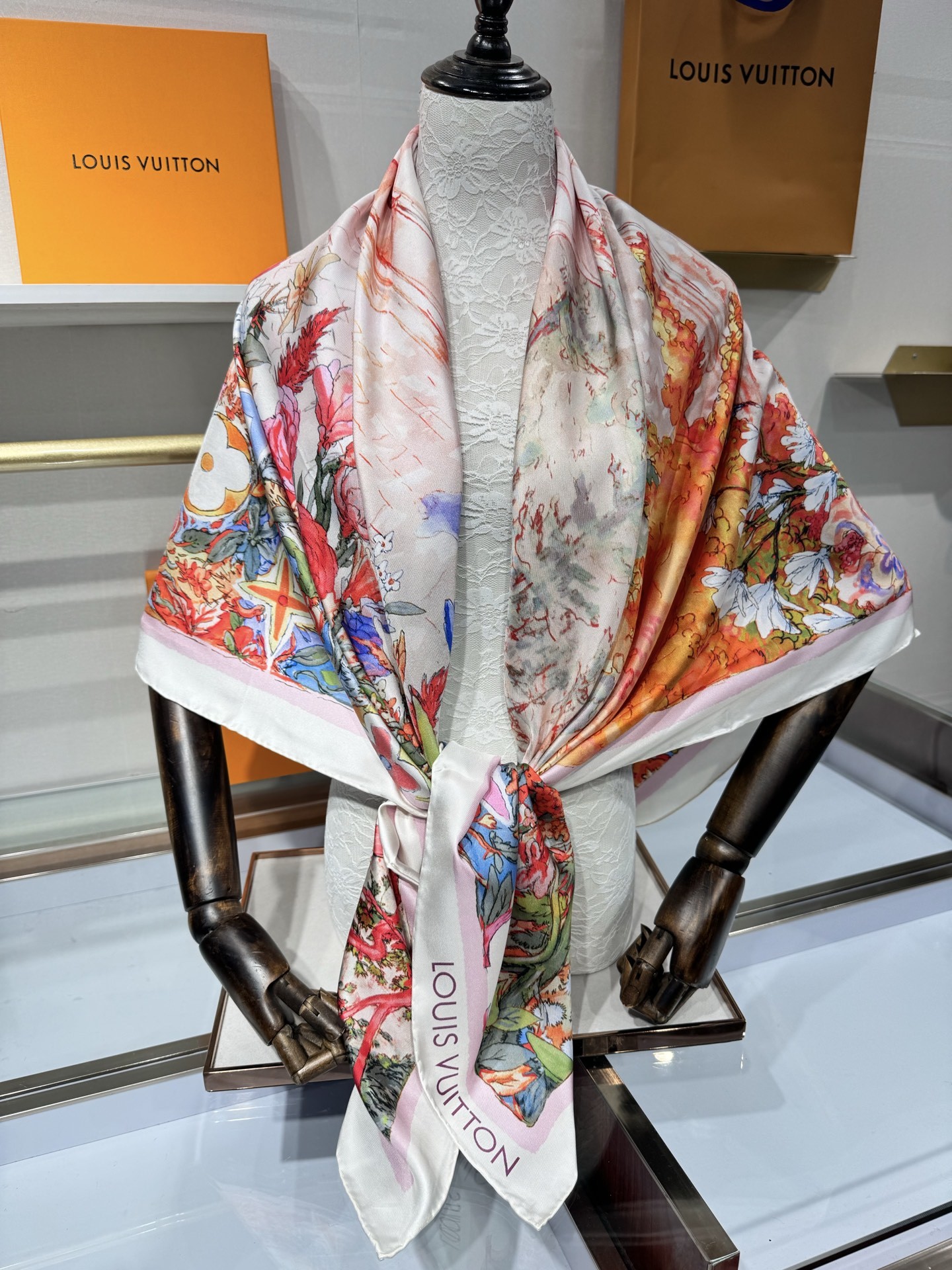 💟2025年春款上新 地中海香氛 140 方巾
来自 Louis Vuitton Art Silk Sq