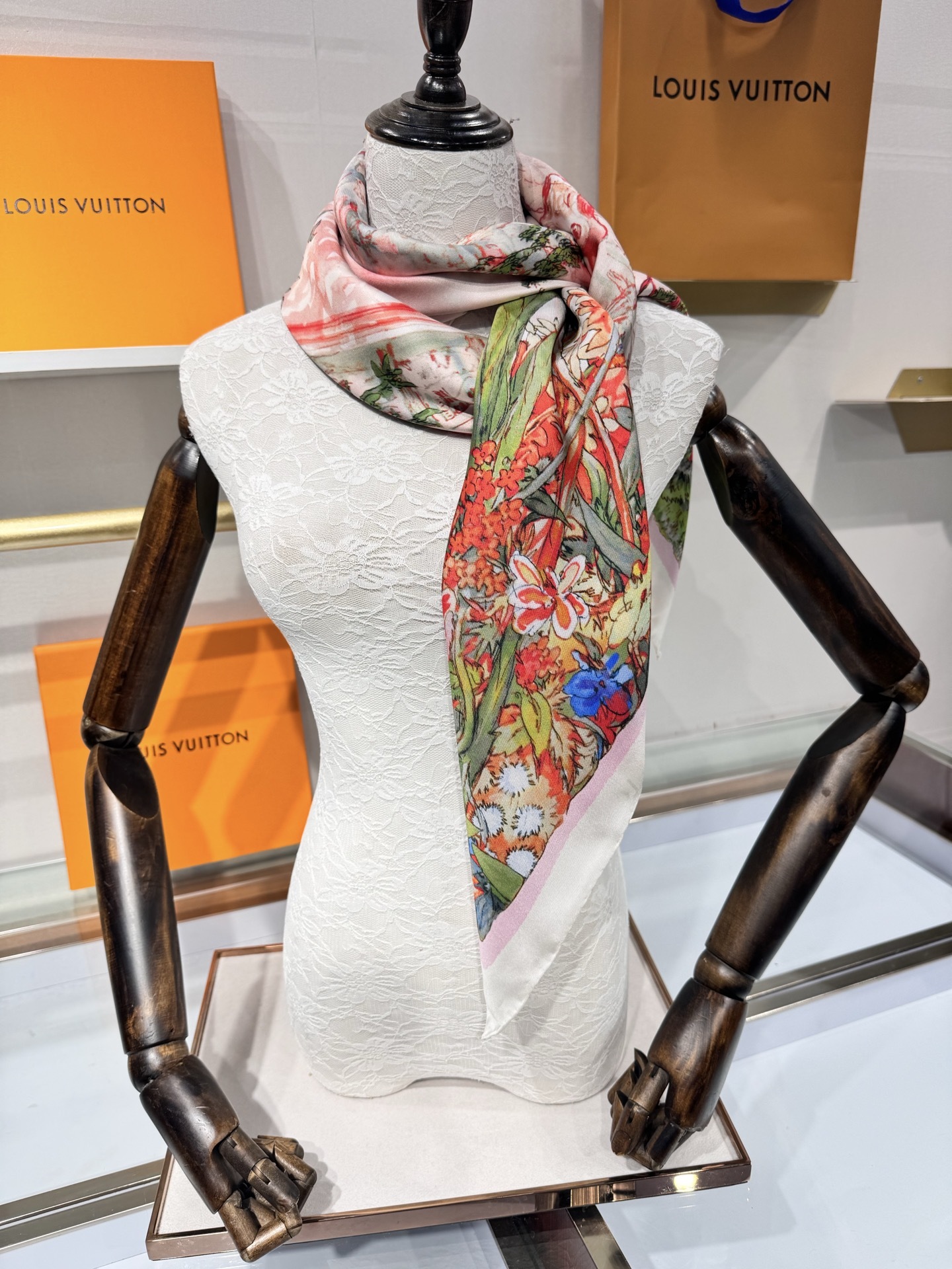 💟2025年春款上新 地中海香氛 140 方巾
来自 Louis Vuitton Art Silk Sq