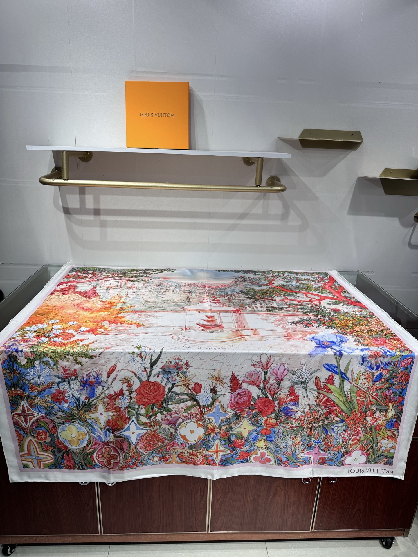 💟2025年春款上新 地中海香氛 140 方巾
来自 Louis Vuitton Art Silk Sq
