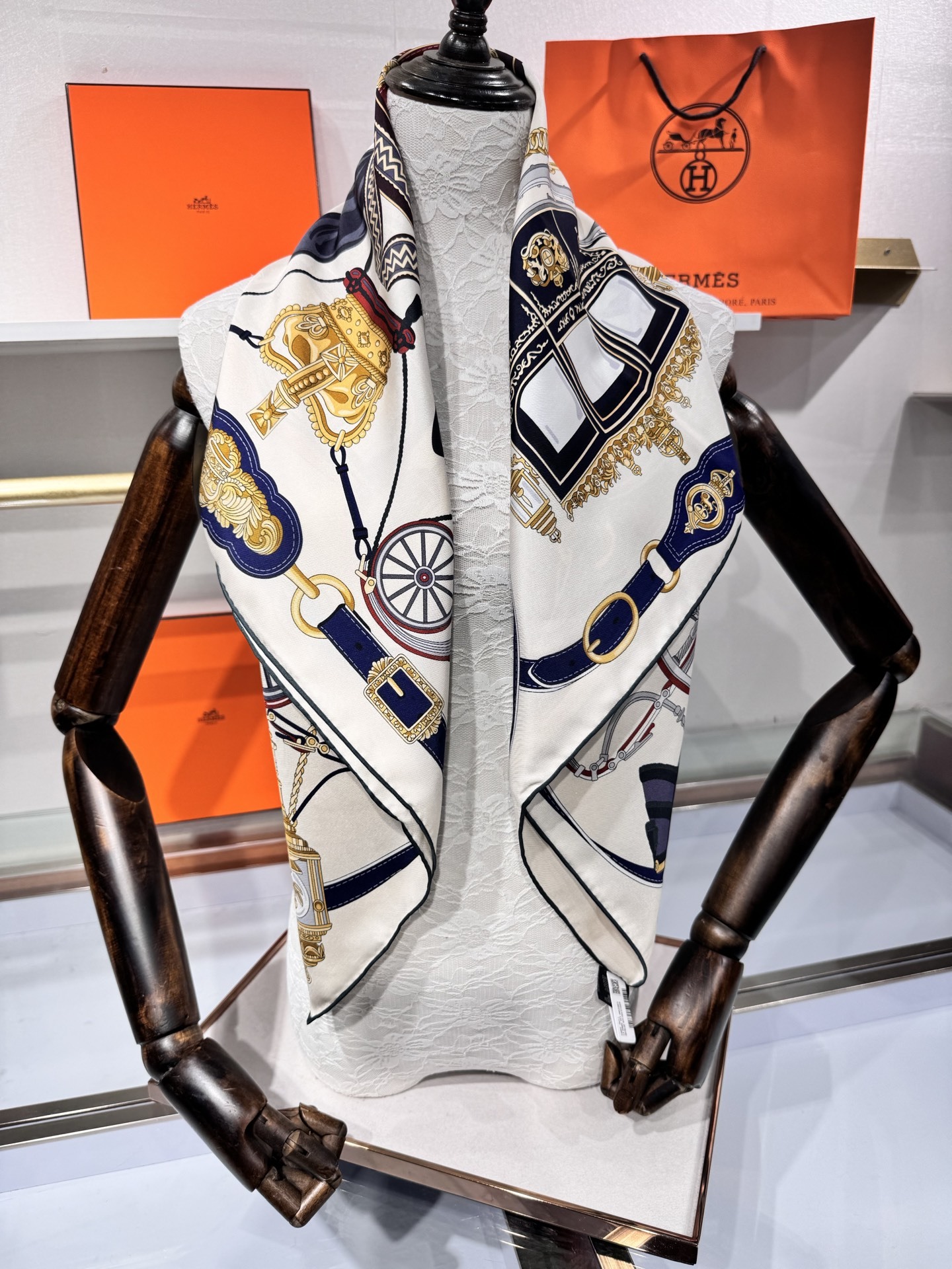 💟2025年春款收藏级别Hermes90*90丝巾尊贵之轮分享宝子们,今天给大家种草爱马仕90丝巾“尊贵
