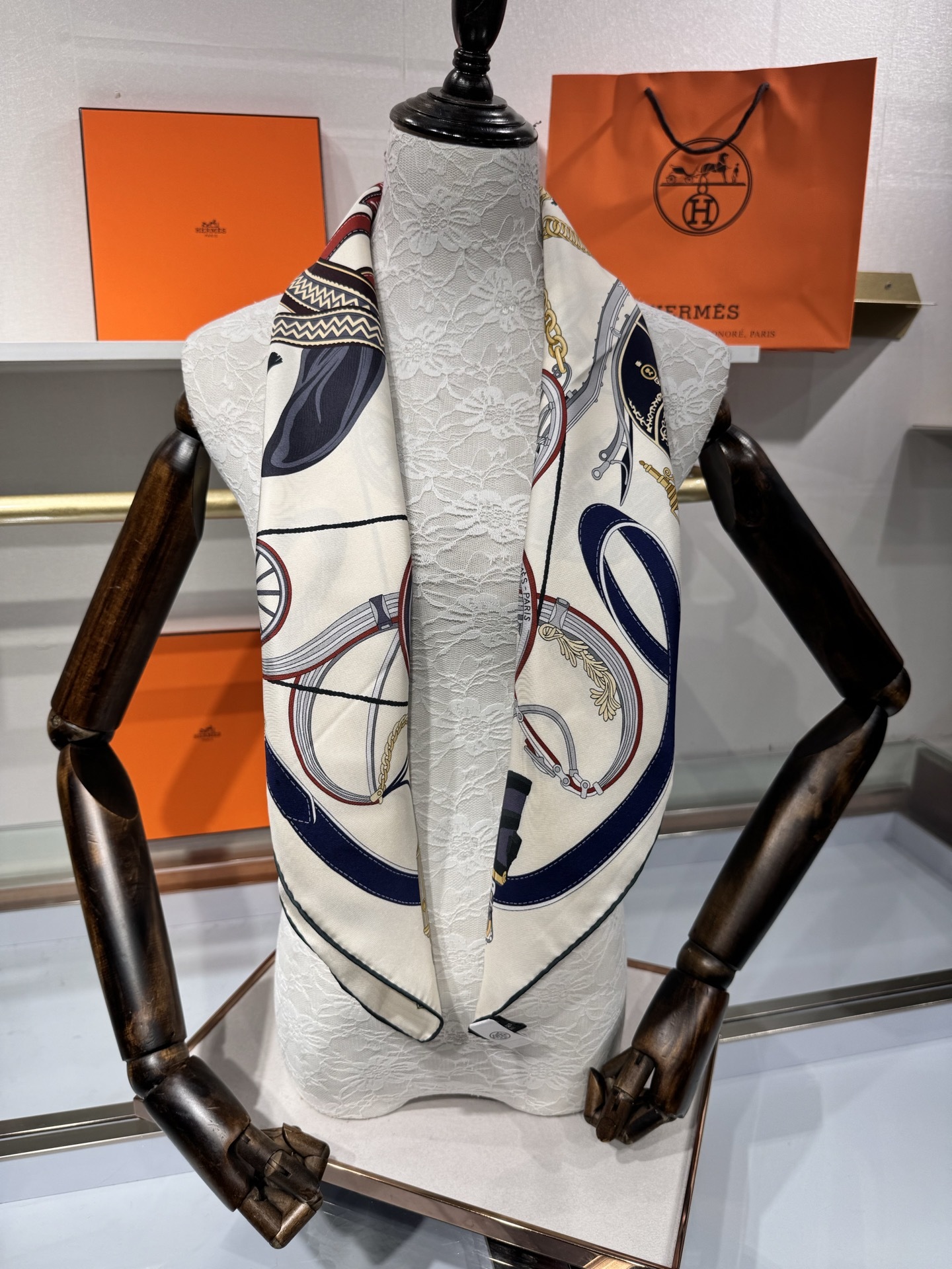 💟2025年春款收藏级别Hermes90*90丝巾尊贵之轮分享宝子们,今天给大家种草爱马仕90丝巾“尊贵