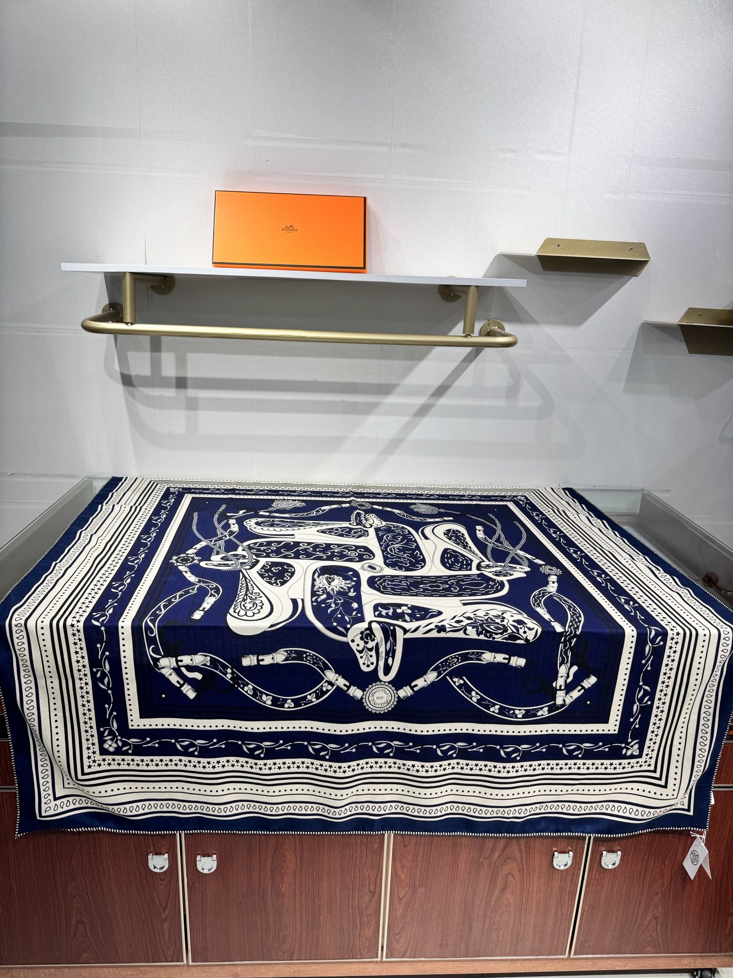 💟2025年秋冬抢先 上新💞【双面同色丝毛方巾】手工卷边山羊绒和真丝混纺披肩（70%山羊绒，30%桑蚕丝