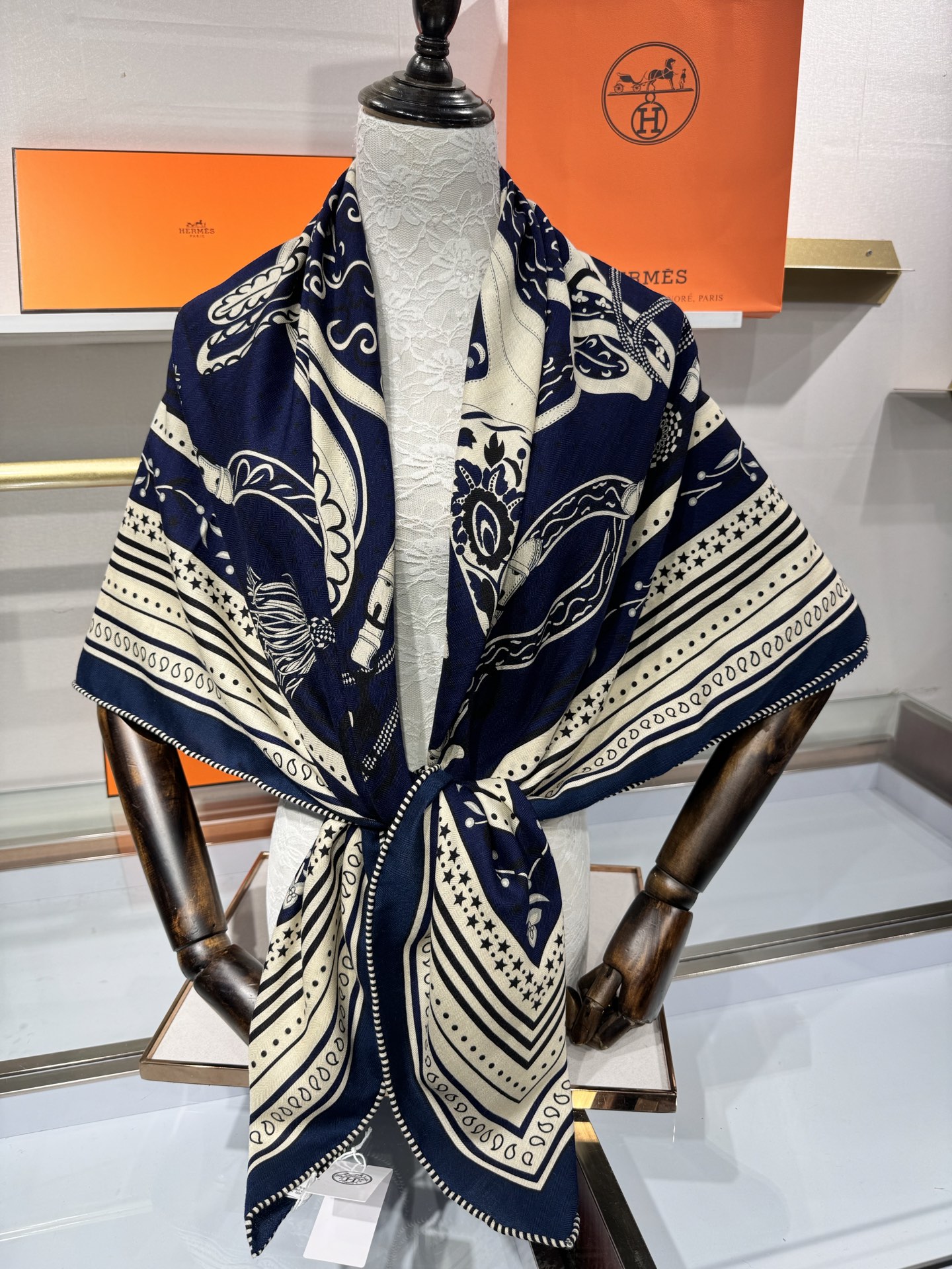 💟2025年秋冬抢先 上新💞【双面同色丝毛方巾】手工卷边山羊绒和真丝混纺披肩（70%山羊绒，30%桑蚕丝