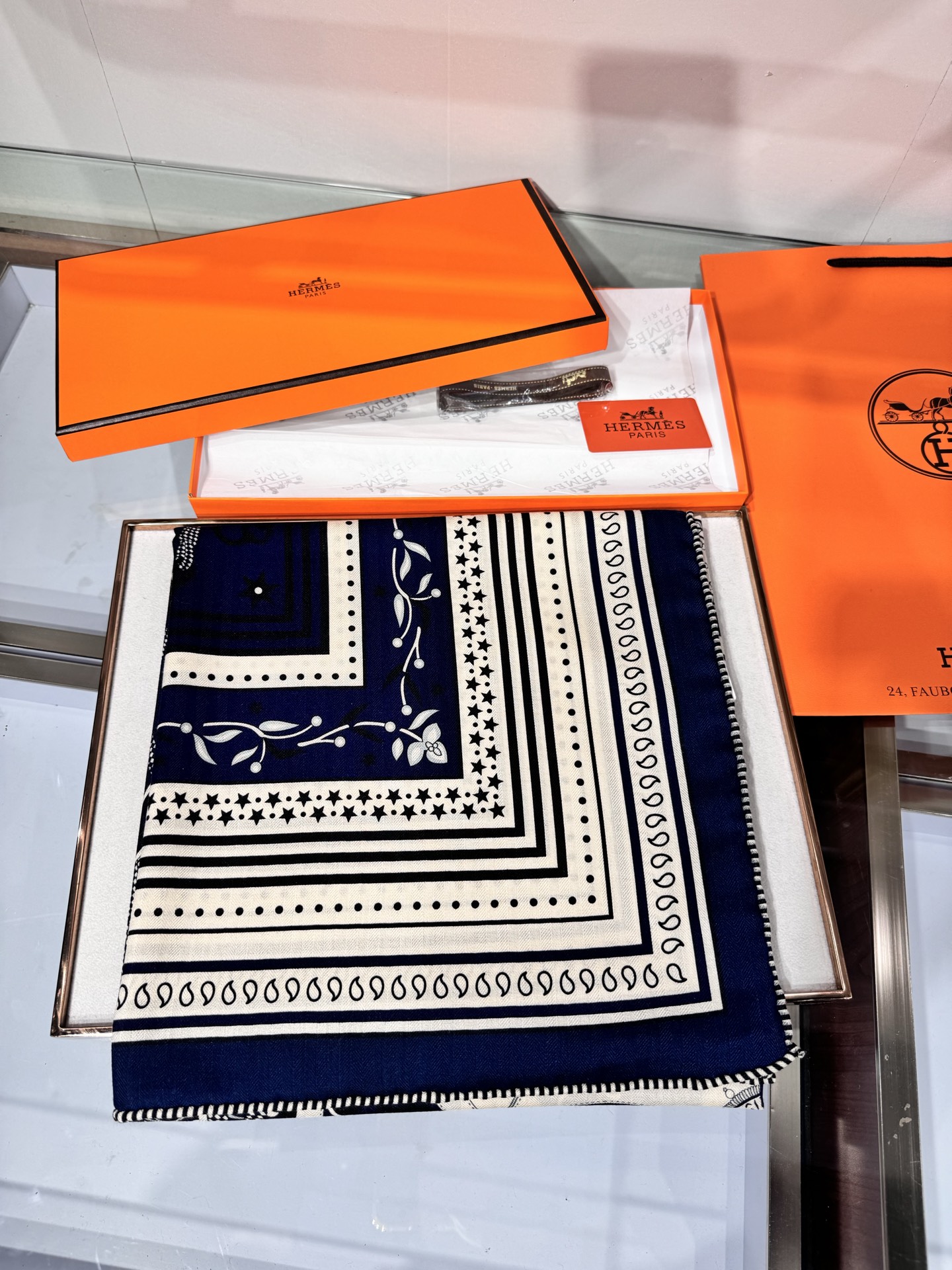 💟2025年秋冬抢先 上新💞【双面同色丝毛方巾】手工卷边山羊绒和真丝混纺披肩（70%山羊绒，30%桑蚕丝