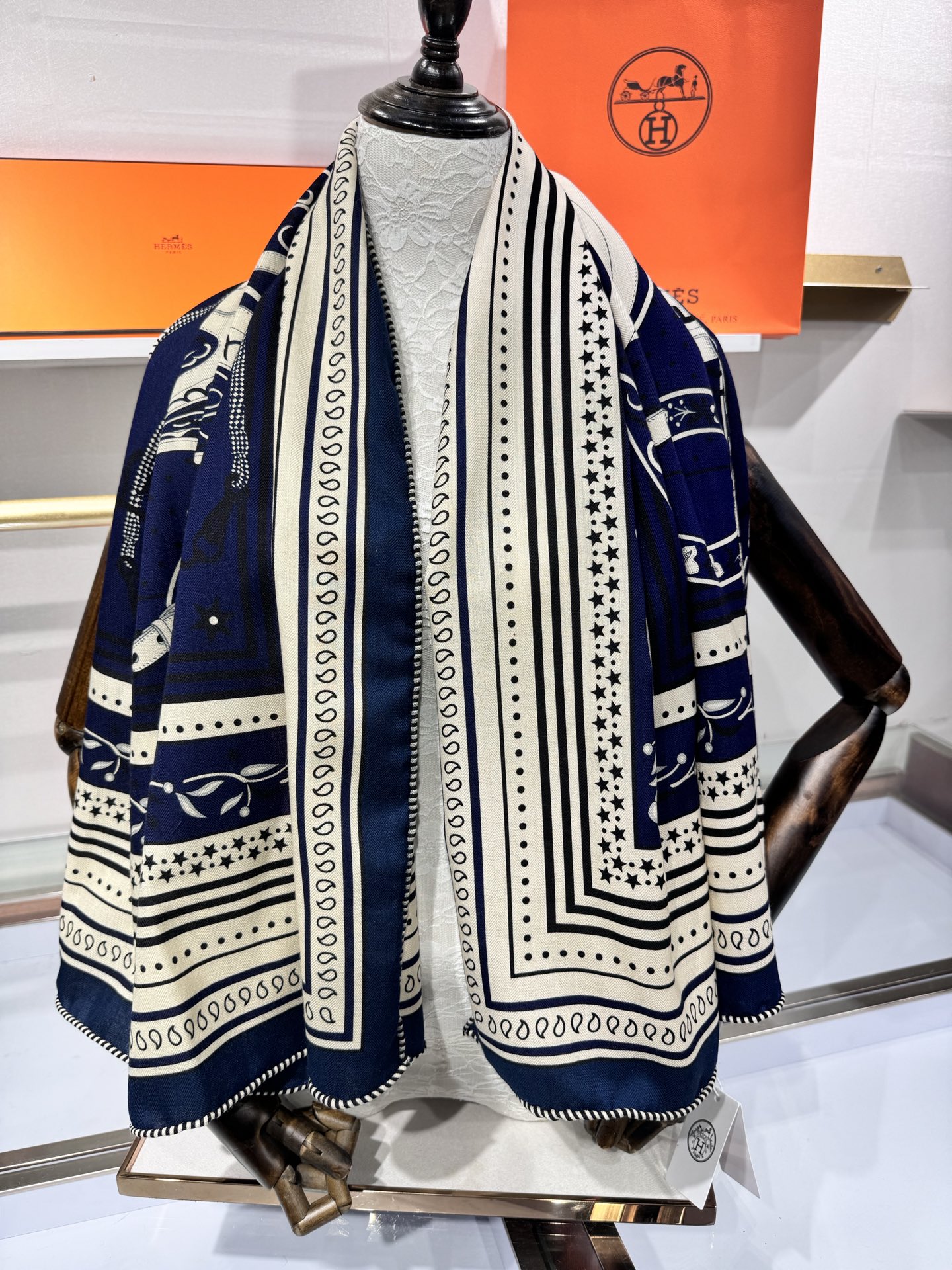 💟2025年秋冬抢先 上新💞【双面同色丝毛方巾】手工卷边山羊绒和真丝混纺披肩（70%山羊绒，30%桑蚕丝