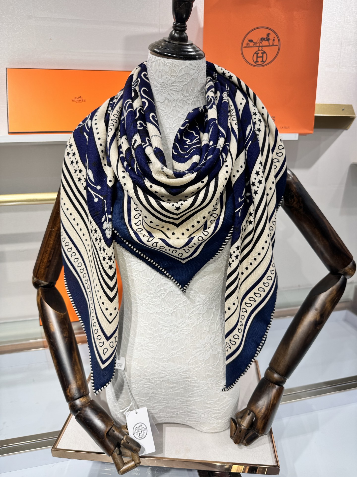 💟2025年秋冬抢先 上新💞【双面同色丝毛方巾】手工卷边山羊绒和真丝混纺披肩（70%山羊绒，30%桑蚕丝