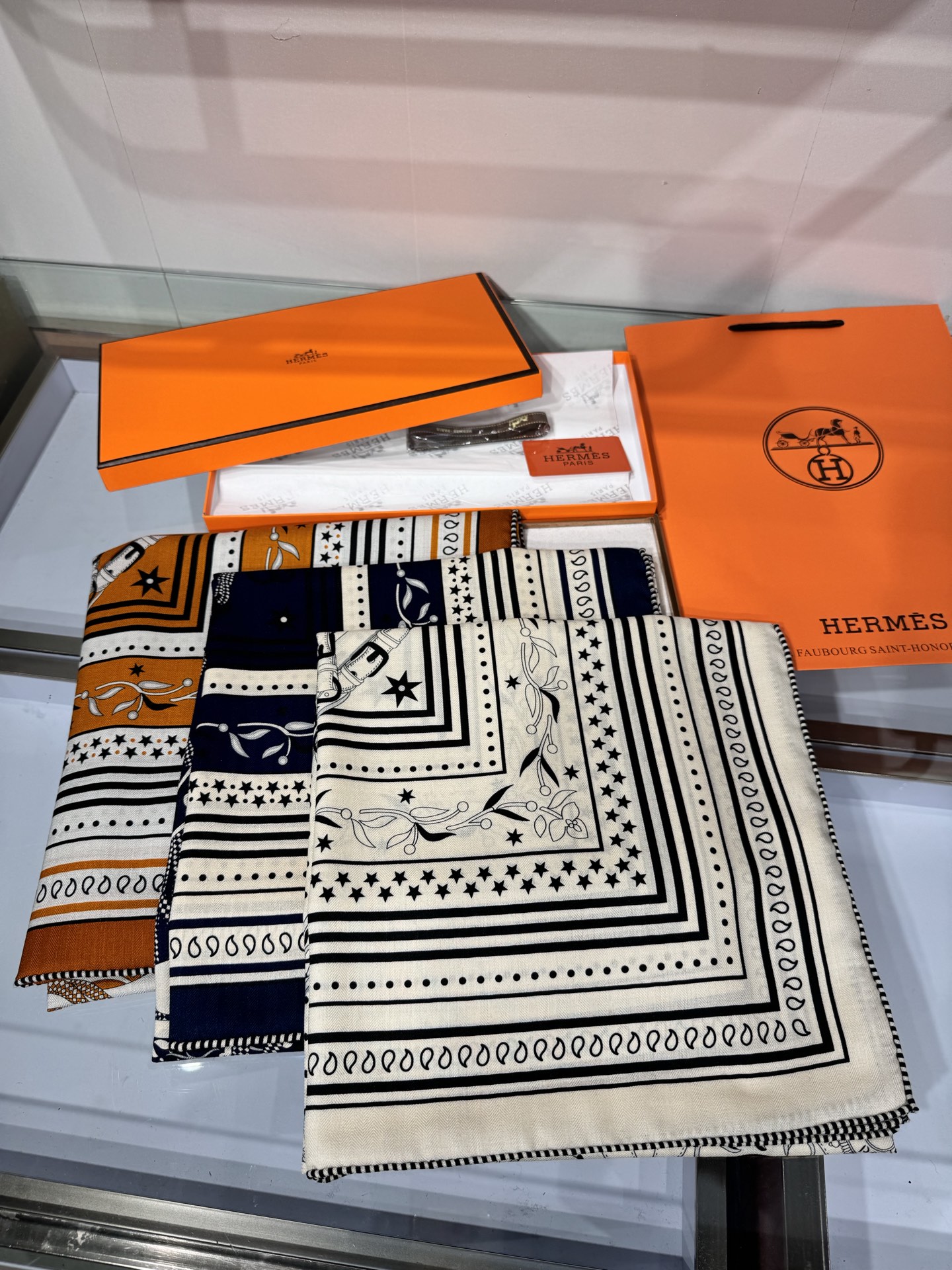 💟2025年H家秋冬抢先 上新 亚马逊的庆典💞【双面同色丝毛方巾】手工卷边山羊绒和真丝混纺披肩（70%山