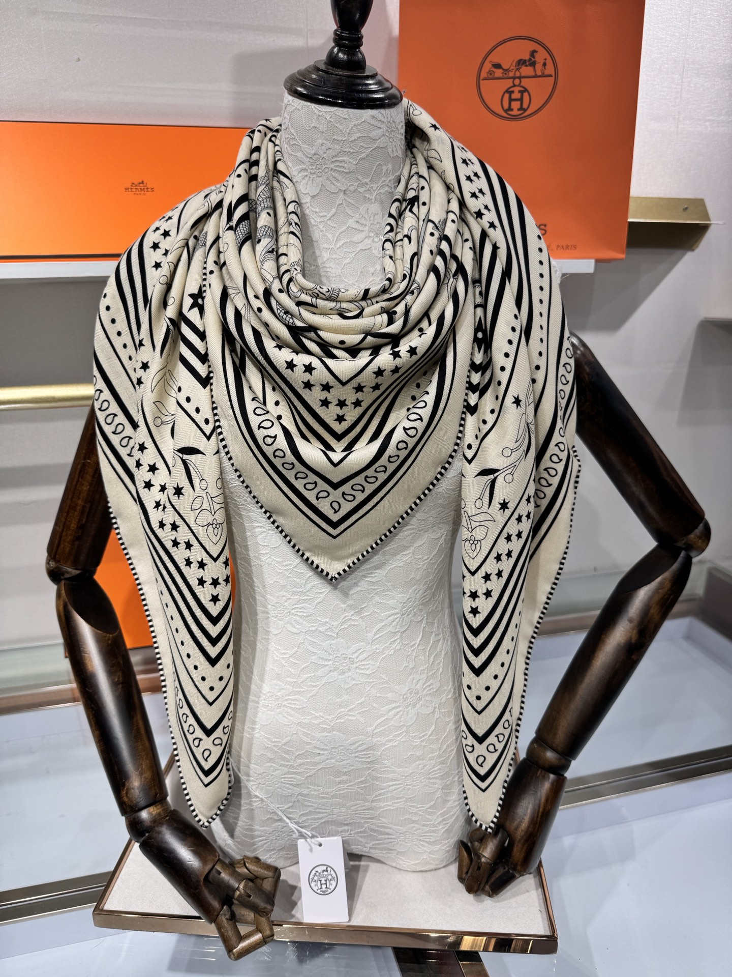 💟2025年H家秋冬抢先 上新 亚马逊的庆典💞【双面同色丝毛方巾】手工卷边山羊绒和真丝混纺披肩（70%山