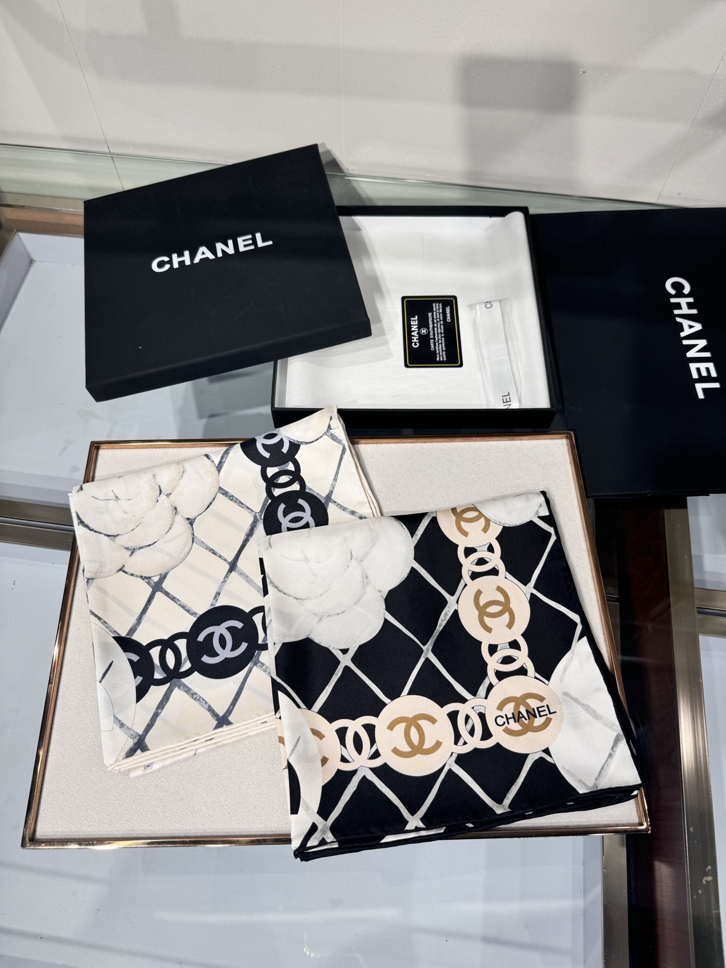 💟Chanel  越做越高级 山茶花经典爆款 手工坊系列 
高定版——18姆米双面同色 斜纹真丝 
90