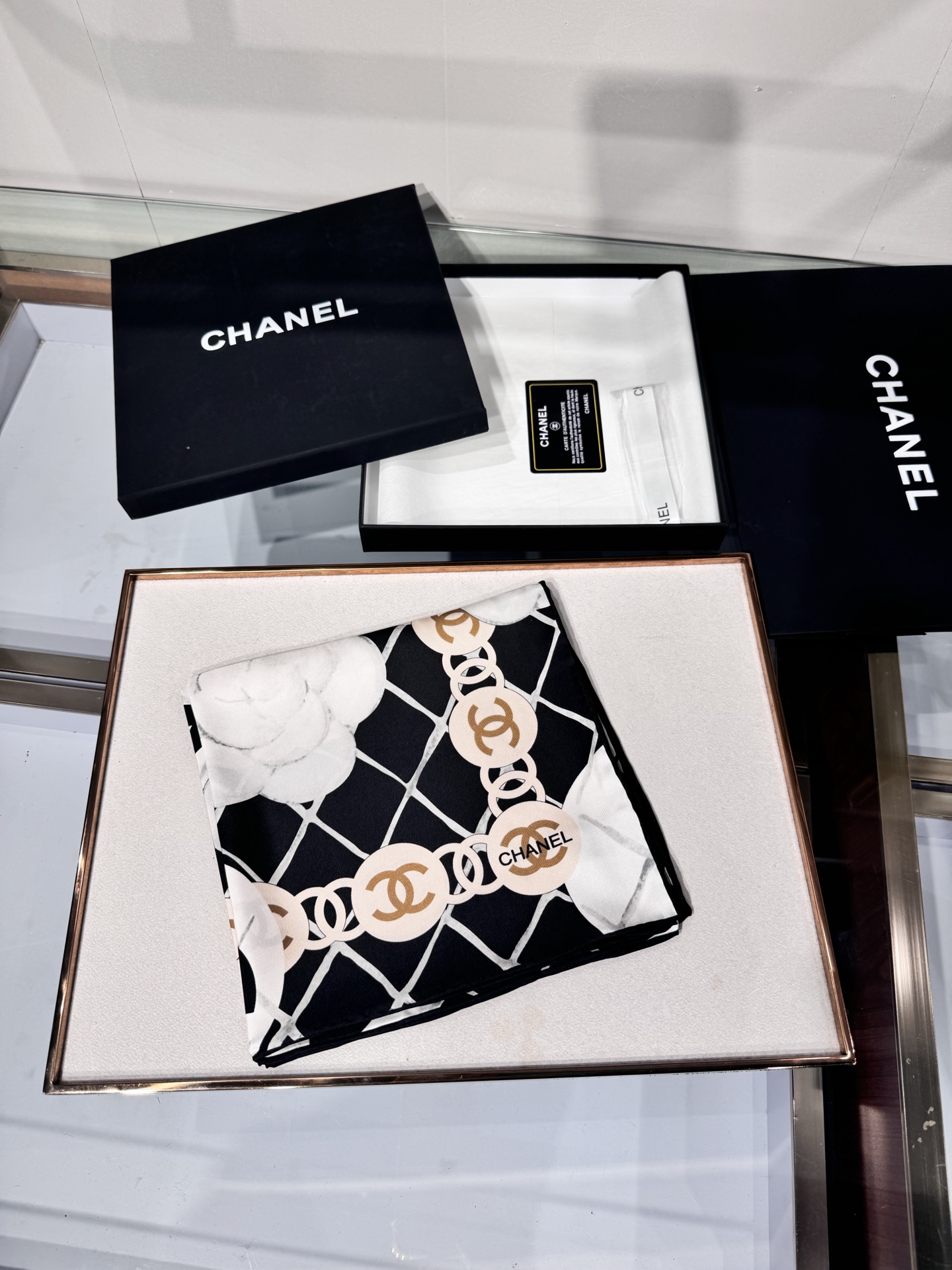 💟Chanel  越做越高级 山茶花经典爆款 手工坊系列 
高定版——18姆米双面同色 斜纹真丝 
90