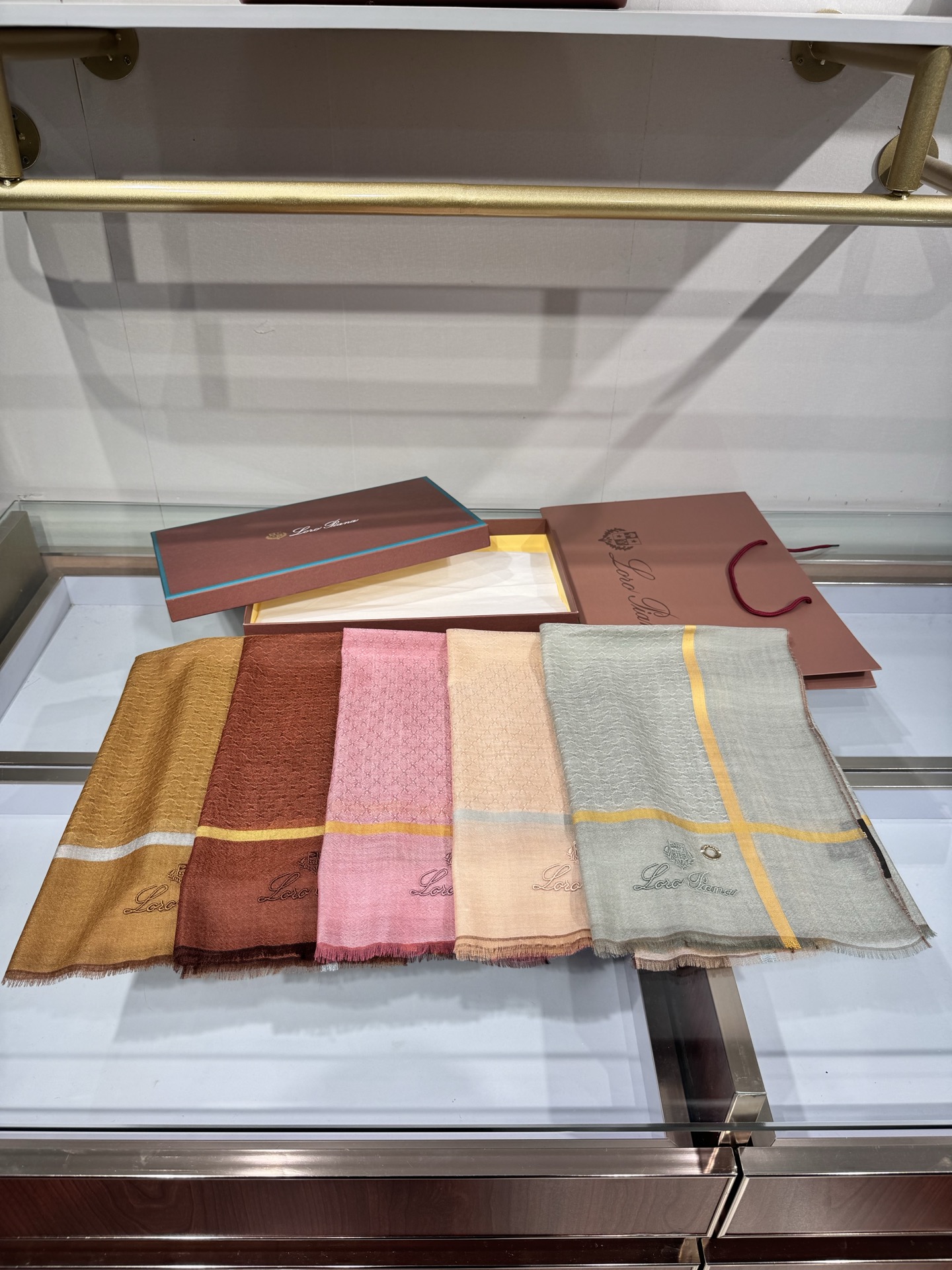 💟🎨💫罗罗皮雅娜【LP腰果图案羊绒长巾】LP羊绒世家，羊绒界的新贵，只做最好的皮雅娜❗自己可以去看看哦，