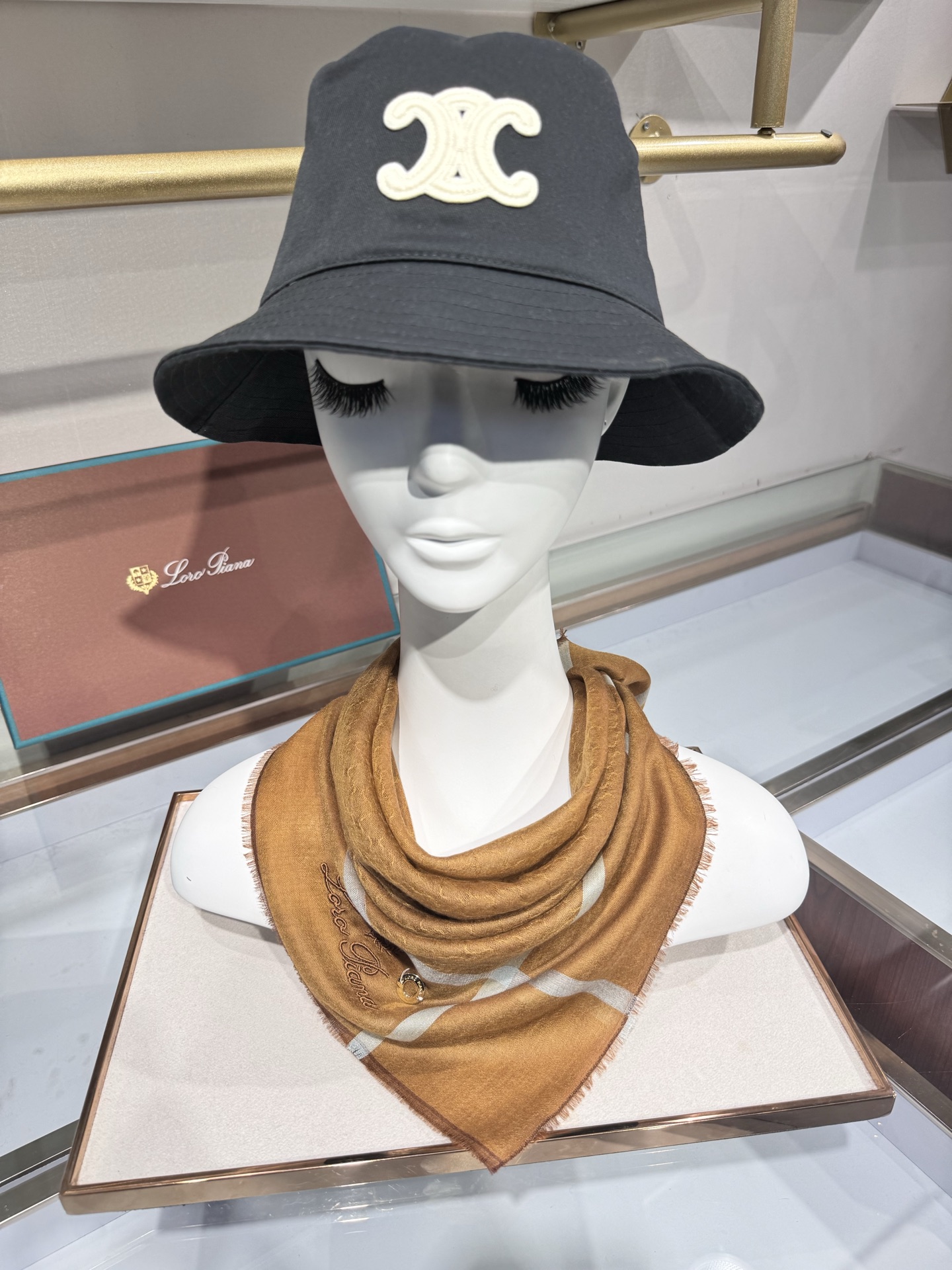 💟🎨💫罗罗皮雅娜【LP腰果图案羊绒长巾】LP羊绒世家，羊绒界的新贵，只做最好的皮雅娜❗自己可以去看看哦，