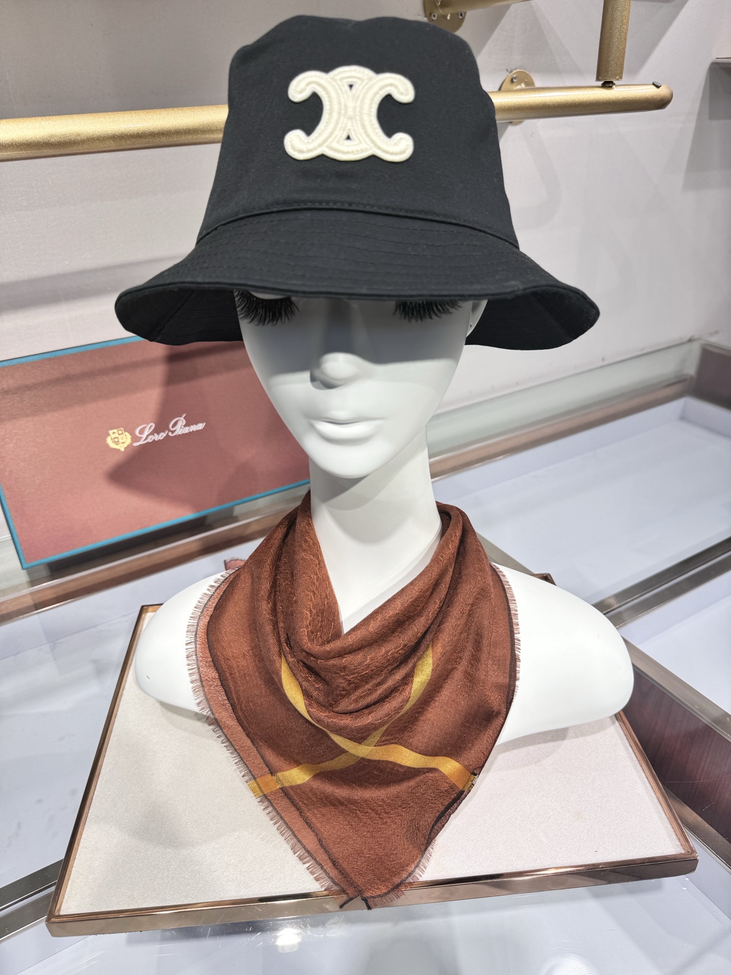 💟🎨💫罗罗皮雅娜【LP腰果图案羊绒长巾】LP羊绒世家，羊绒界的新贵，只做最好的皮雅娜❗自己可以去看看哦，