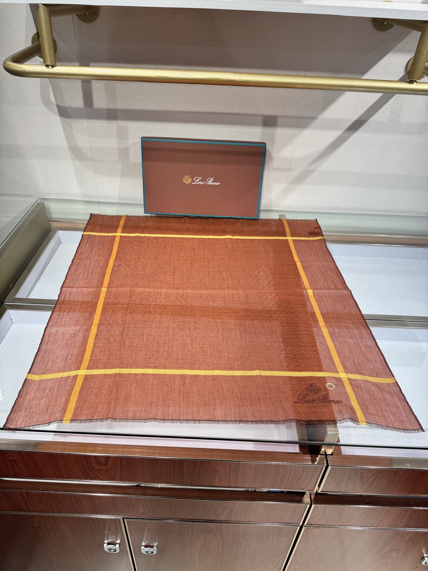 💟🎨💫罗罗皮雅娜【LP腰果图案羊绒长巾】LP羊绒世家，羊绒界的新贵，只做最好的皮雅娜❗自己可以去看看哦，