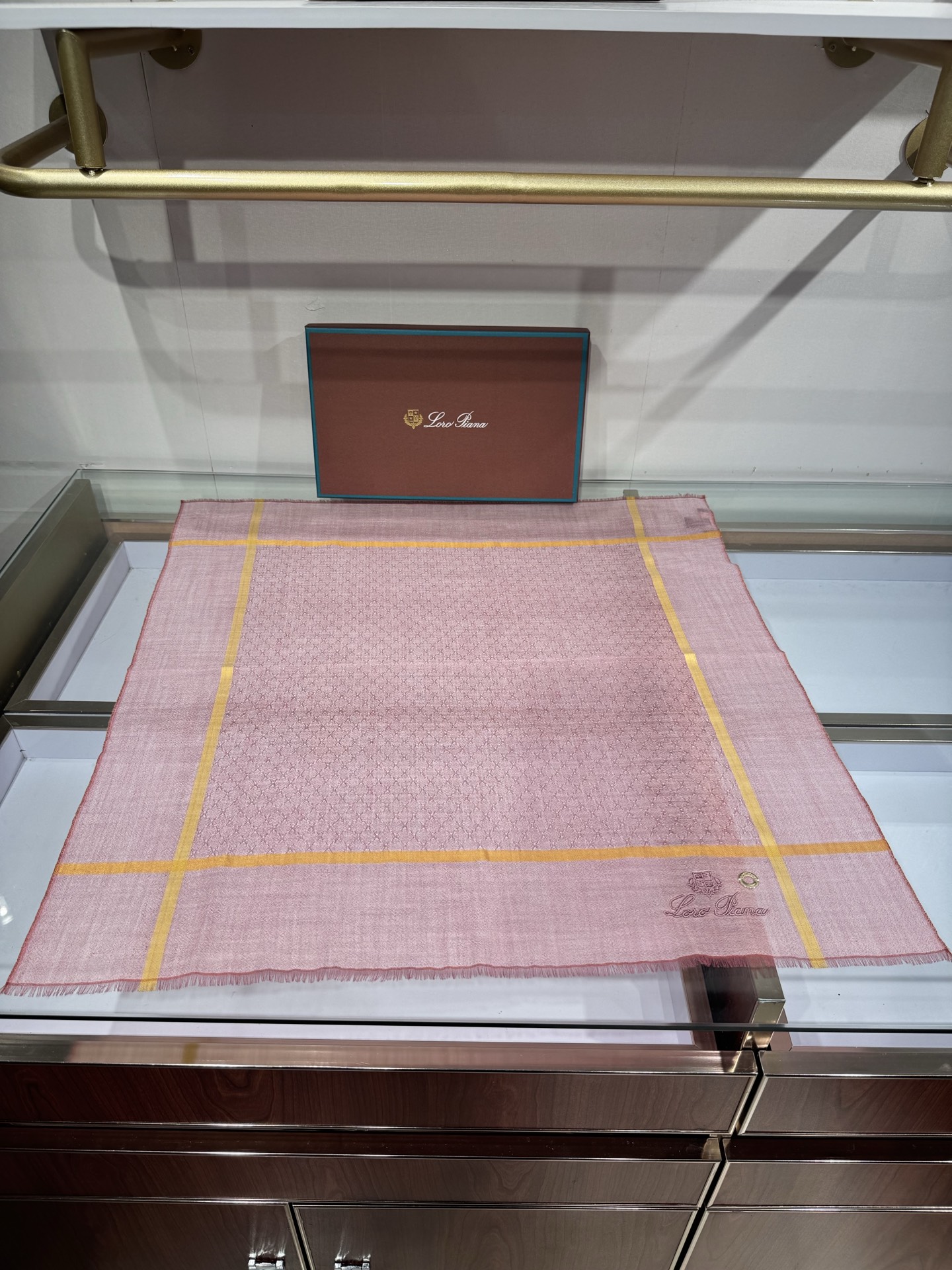 💟🎨💫罗罗皮雅娜【LP腰果图案羊绒长巾】LP羊绒世家，羊绒界的新贵，只做最好的皮雅娜❗自己可以去看看哦，