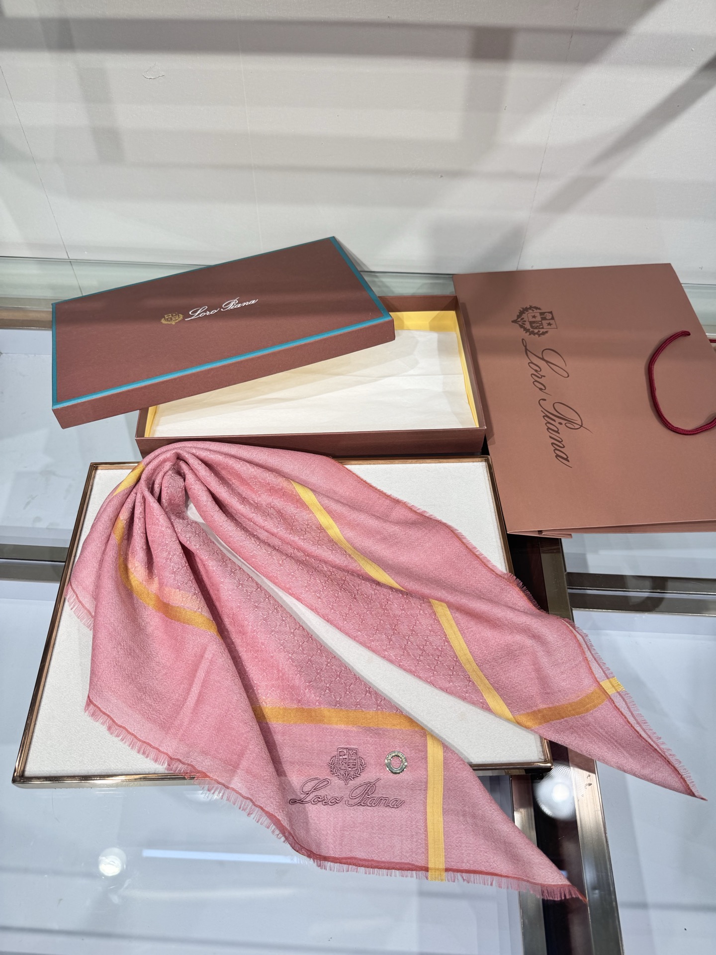 💟🎨💫罗罗皮雅娜【LP腰果图案羊绒长巾】LP羊绒世家，羊绒界的新贵，只做最好的皮雅娜❗自己可以去看看哦，