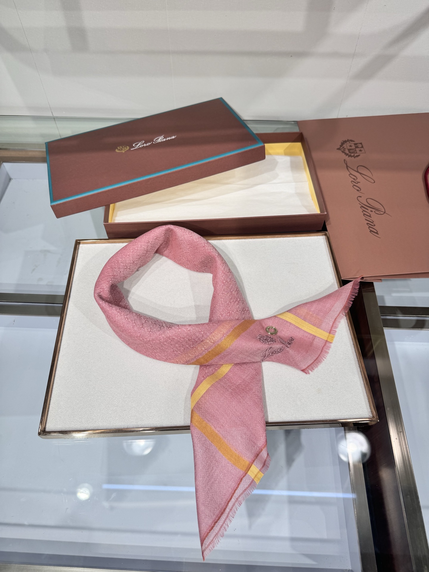 💟🎨💫罗罗皮雅娜【LP腰果图案羊绒长巾】LP羊绒世家，羊绒界的新贵，只做最好的皮雅娜❗自己可以去看看哦，