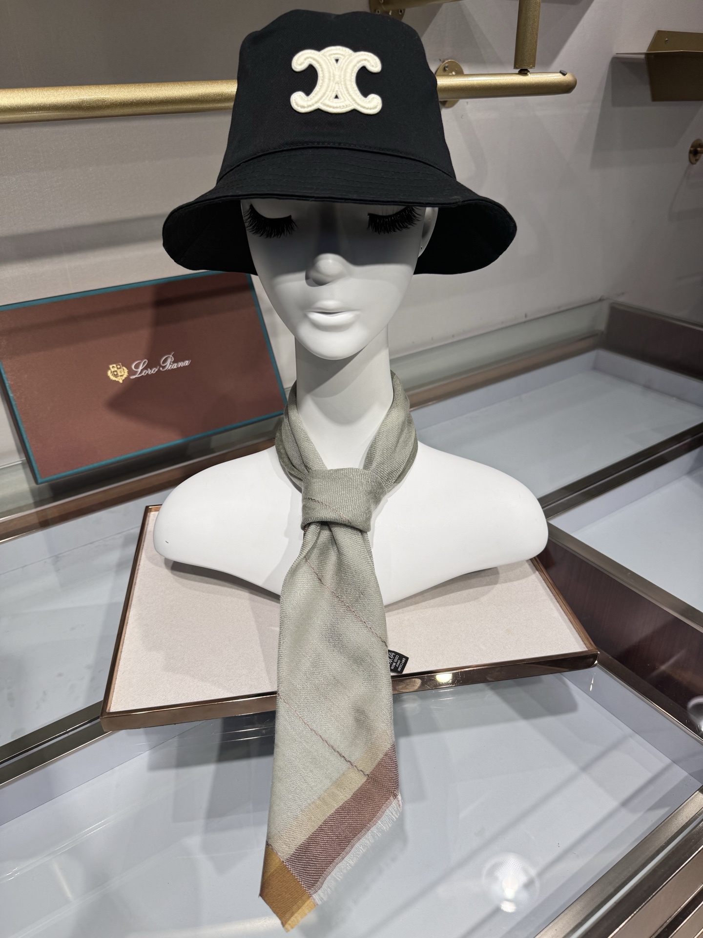 💟🎨💫罗罗皮雅娜【LP腰果图案羊绒长巾】LP羊绒世家，羊绒界的新贵，只做最好的皮雅娜❗自己可以去看看哦，