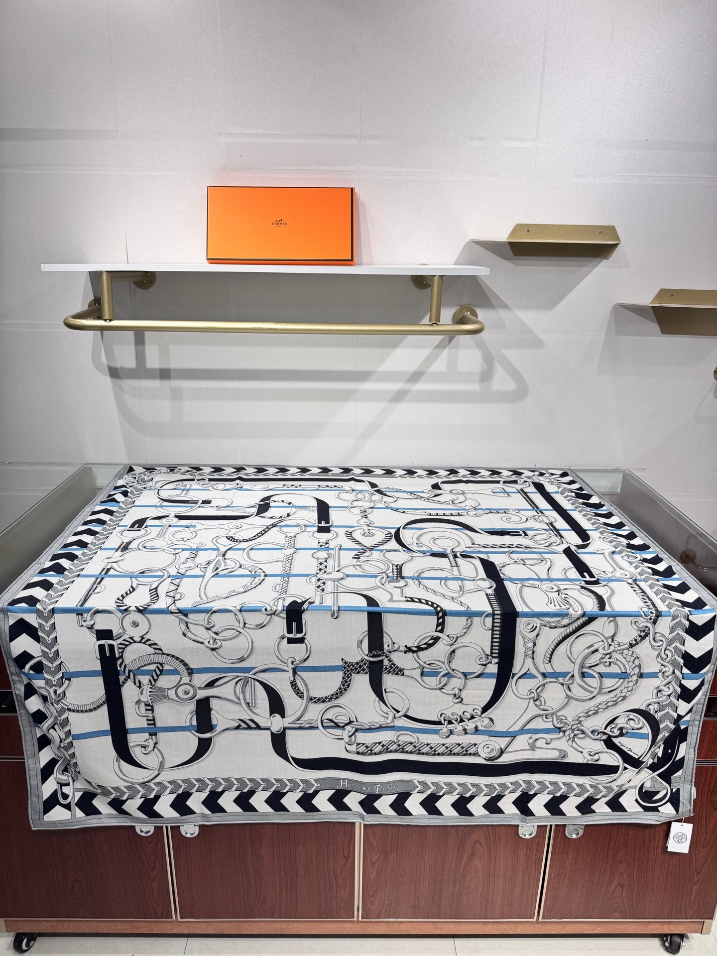 💟2025年秋冬上新💞【双面同色丝毛方巾】手工卷边山羊绒和真丝混纺披肩(70%山羊绒,30%桑蚕丝)这款