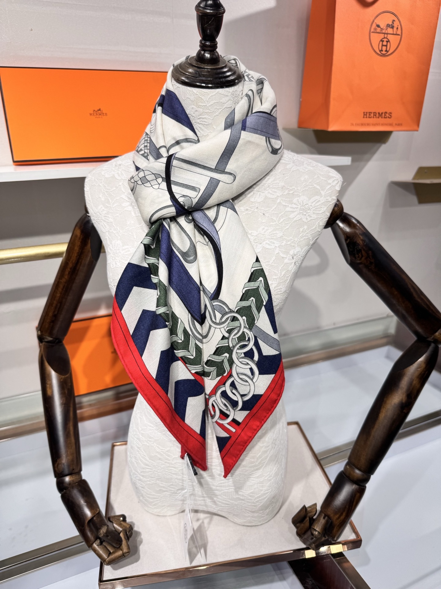 💟2025年秋冬H家上新💞【双面同色丝毛方巾】手工卷边山羊绒和真丝混纺披肩(70%山羊绒,30%桑蚕丝)