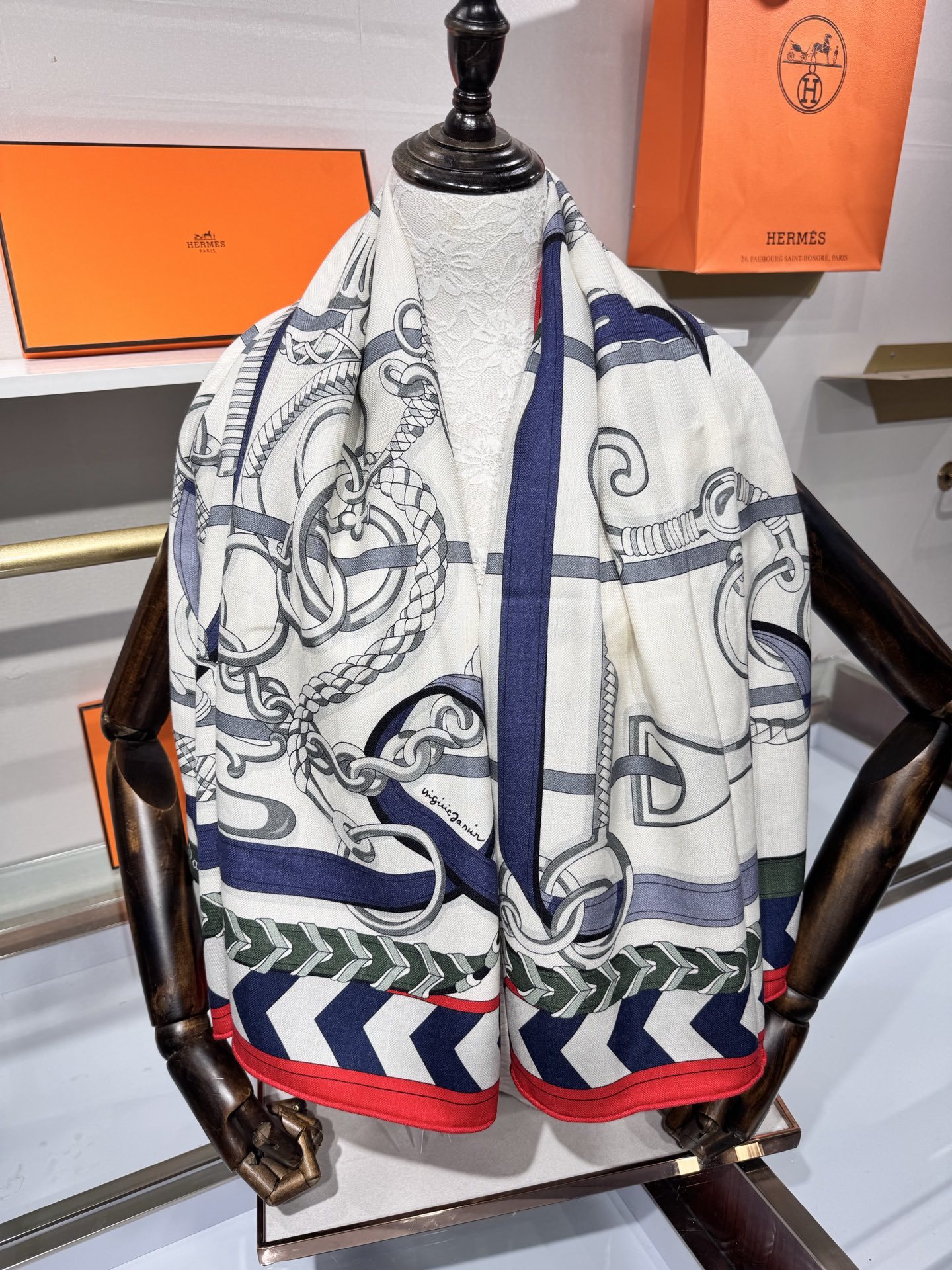 💟2025年秋冬H家上新💞【双面同色丝毛方巾】手工卷边山羊绒和真丝混纺披肩(70%山羊绒,30%桑蚕丝)