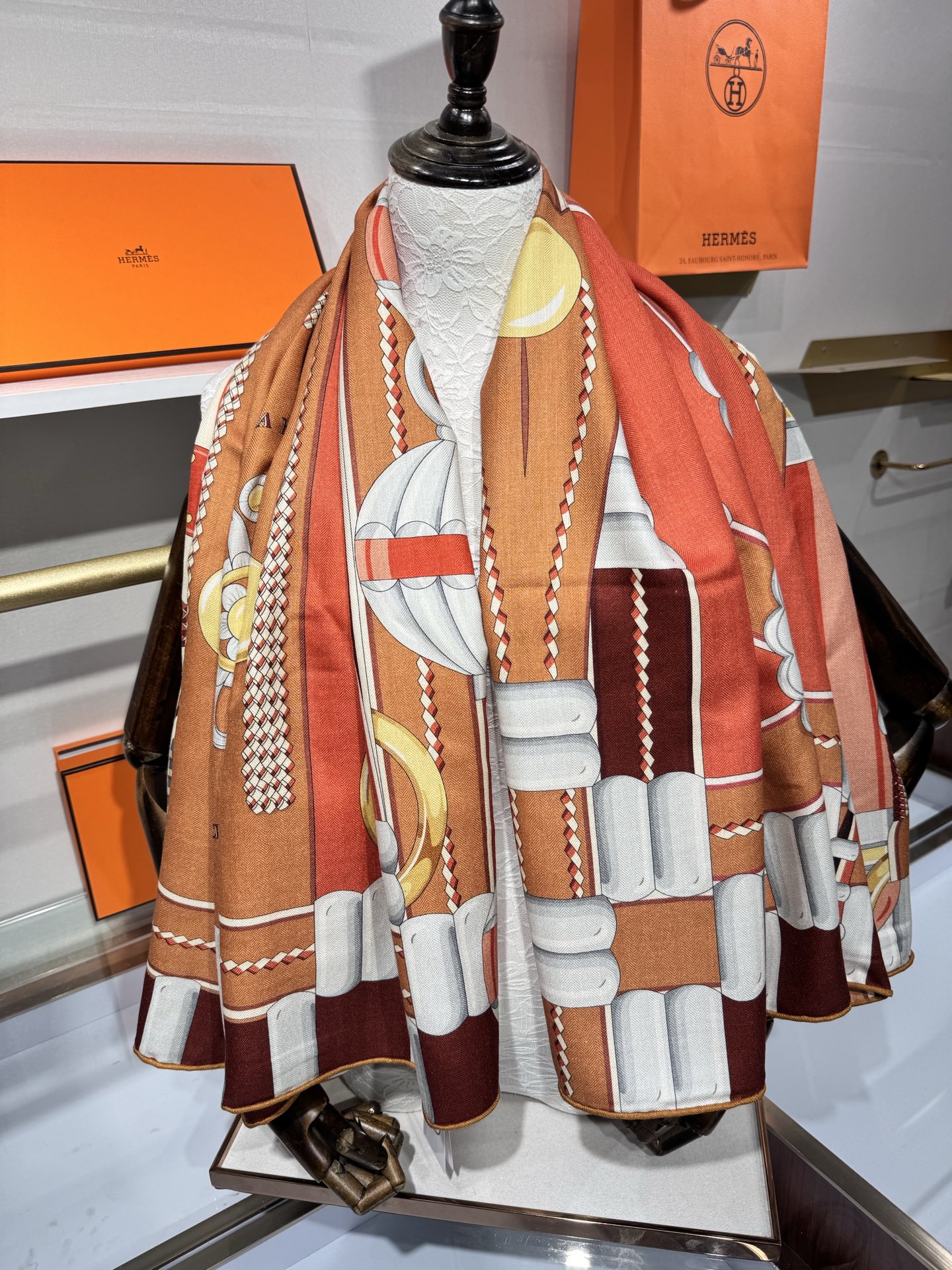 💟2025年秋冬抢先 爱马仕银花集 上新💞【双面同色丝毛方巾】手工卷边山羊绒和真丝混纺披肩(70%山羊绒