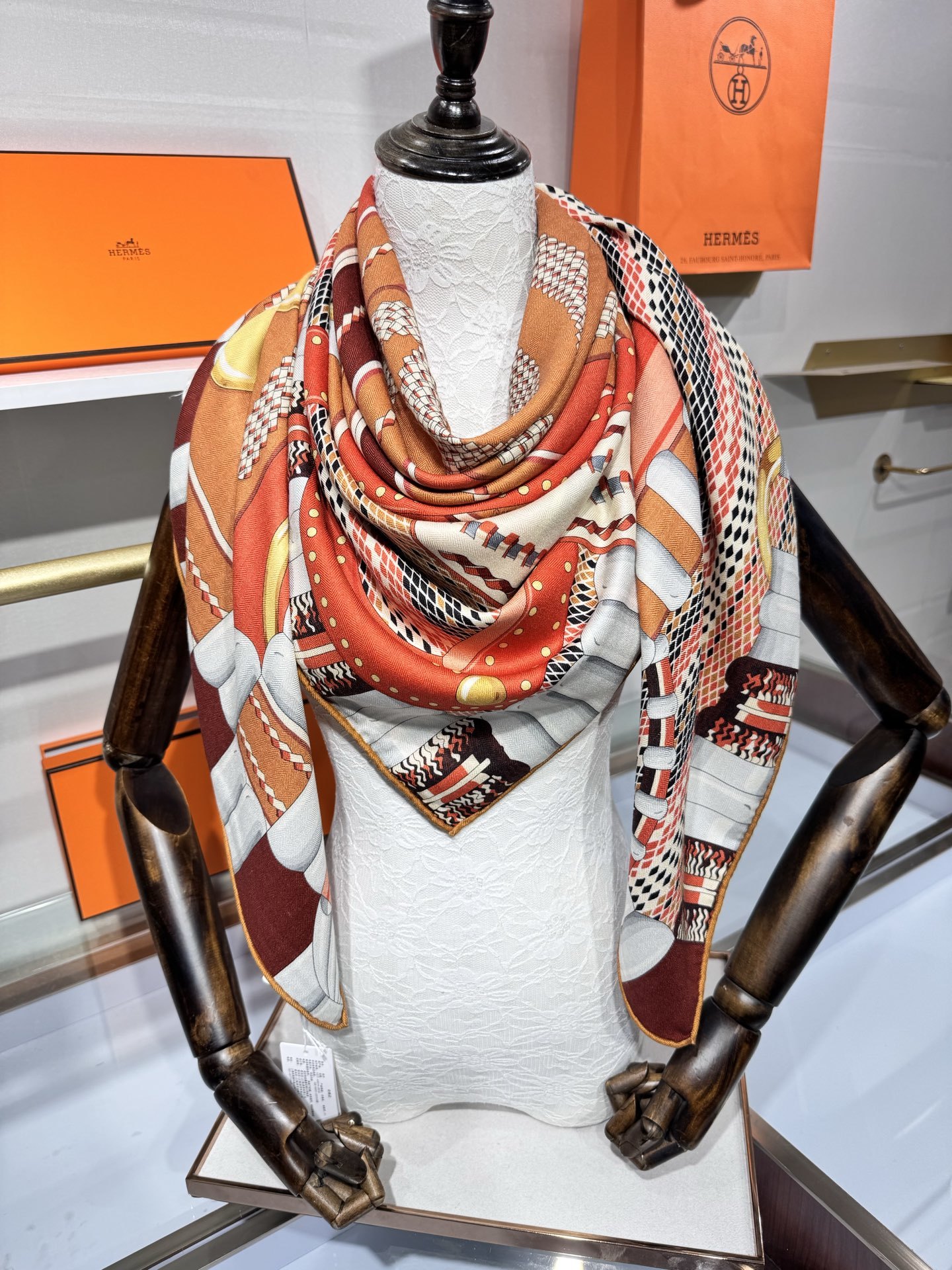 💟2025年秋冬抢先 爱马仕银花集 上新💞【双面同色丝毛方巾】手工卷边山羊绒和真丝混纺披肩(70%山羊绒