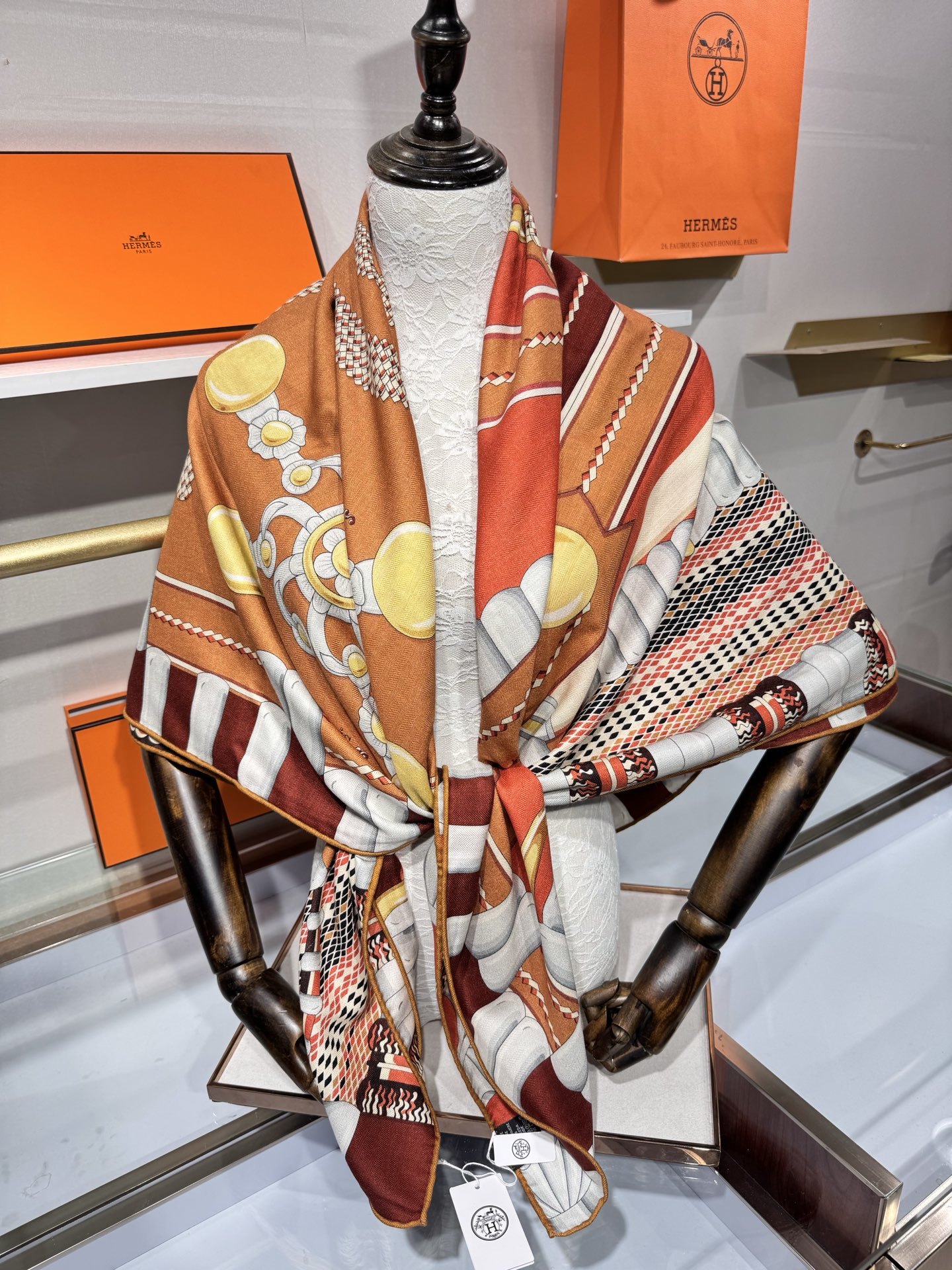 💟2025年秋冬抢先 爱马仕银花集 上新💞【双面同色丝毛方巾】手工卷边山羊绒和真丝混纺披肩(70%山羊绒