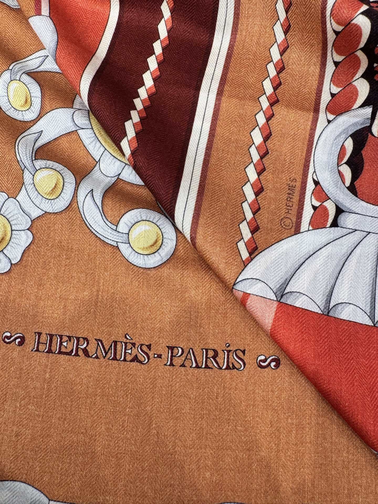 💟2025年秋冬抢先 爱马仕银花集 上新💞【双面同色丝毛方巾】手工卷边山羊绒和真丝混纺披肩(70%山羊绒