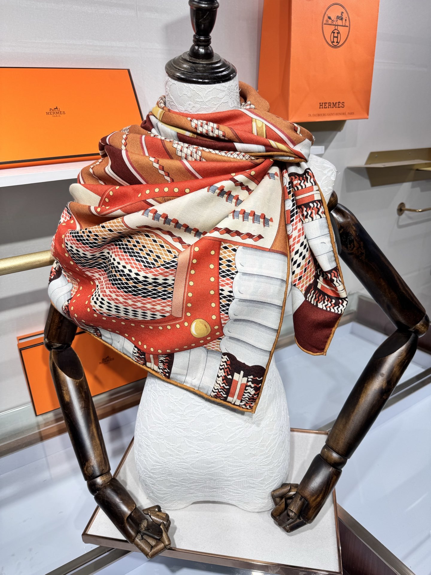 💟2025年秋冬抢先 爱马仕银花集 上新💞【双面同色丝毛方巾】手工卷边山羊绒和真丝混纺披肩(70%山羊绒