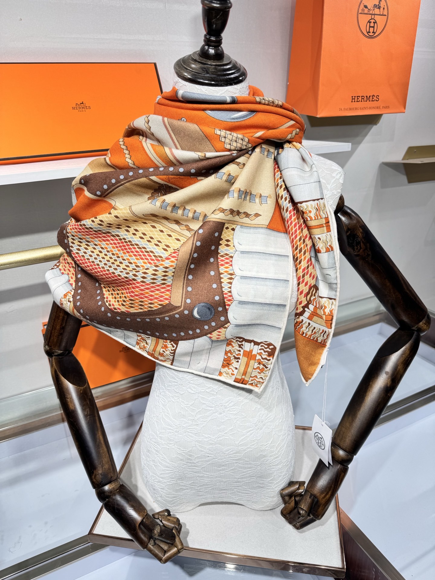 💟2025年秋冬抢先 爱马仕银花集 上新💞【双面同色丝毛方巾】手工卷边山羊绒和真丝混纺披肩(70%山羊绒