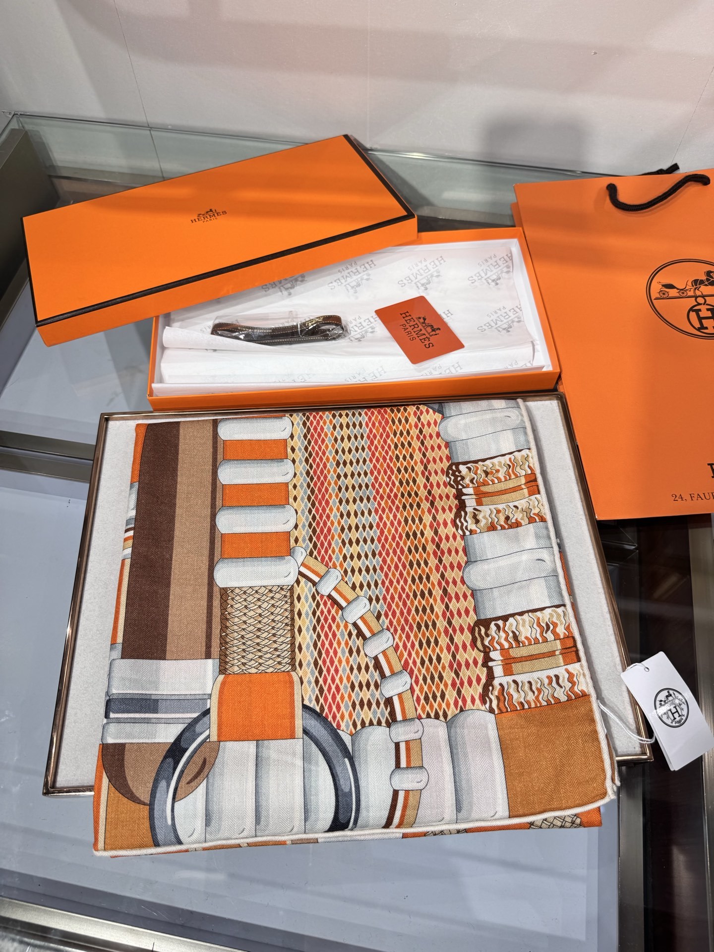 💟2025年秋冬抢先 爱马仕银花集 上新💞【双面同色丝毛方巾】手工卷边山羊绒和真丝混纺披肩(70%山羊绒