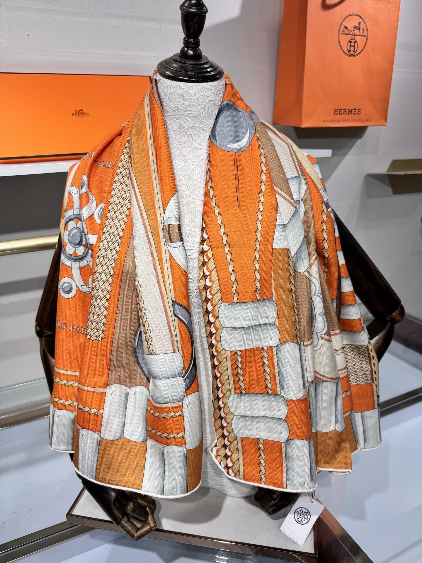 💟2025年秋冬抢先 爱马仕银花集 上新💞【双面同色丝毛方巾】手工卷边山羊绒和真丝混纺披肩(70%山羊绒