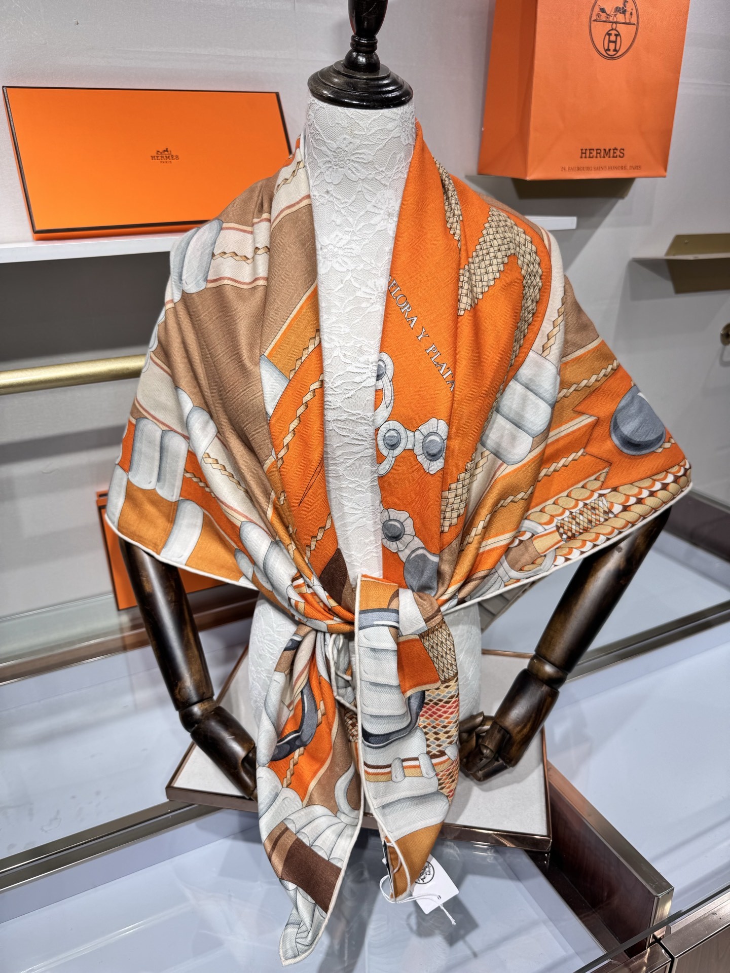 💟2025年秋冬抢先 爱马仕银花集 上新💞【双面同色丝毛方巾】手工卷边山羊绒和真丝混纺披肩(70%山羊绒