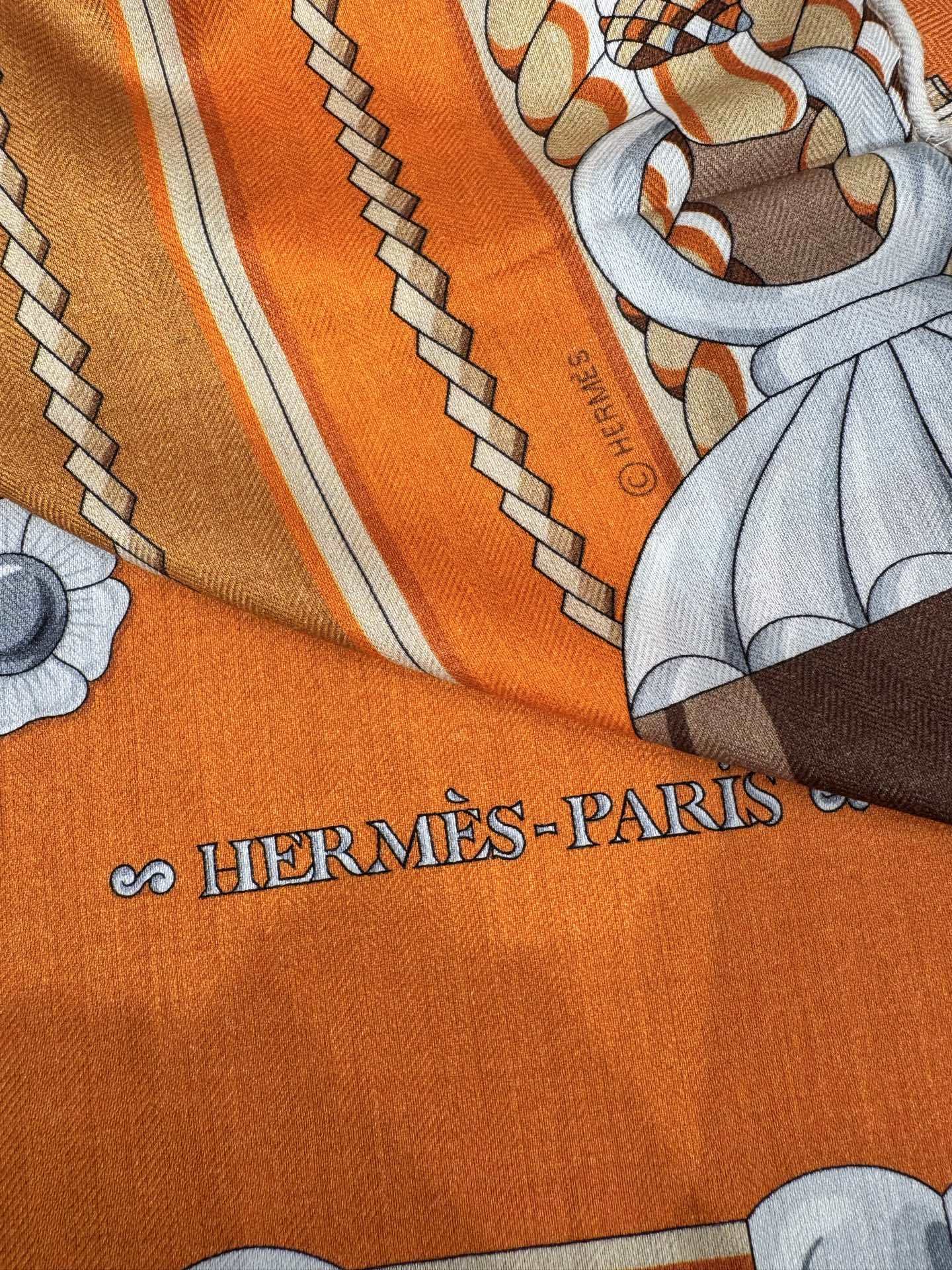 💟2025年秋冬抢先 爱马仕银花集 上新💞【双面同色丝毛方巾】手工卷边山羊绒和真丝混纺披肩(70%山羊绒