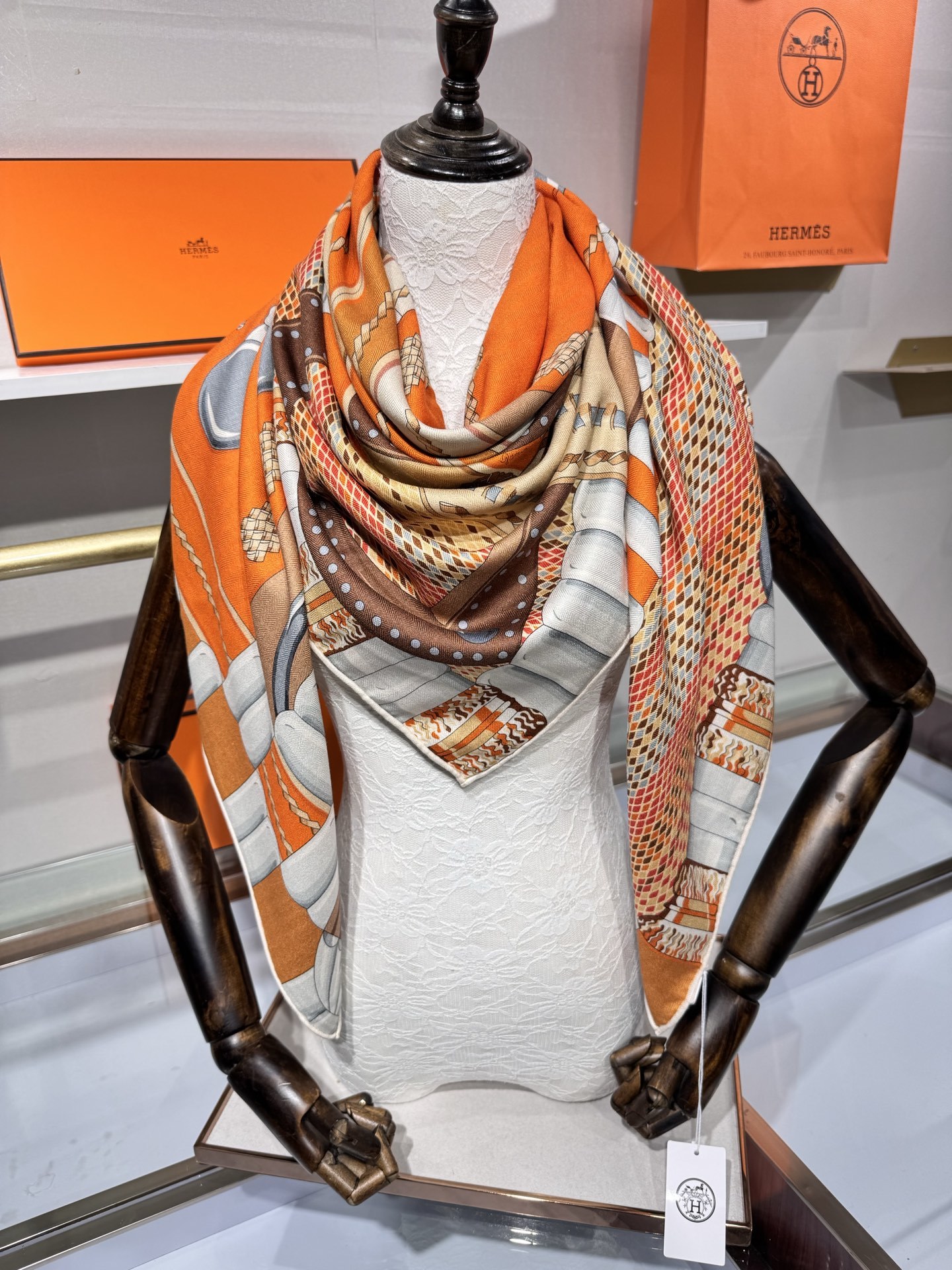 💟2025年秋冬抢先 爱马仕银花集 上新💞【双面同色丝毛方巾】手工卷边山羊绒和真丝混纺披肩(70%山羊绒