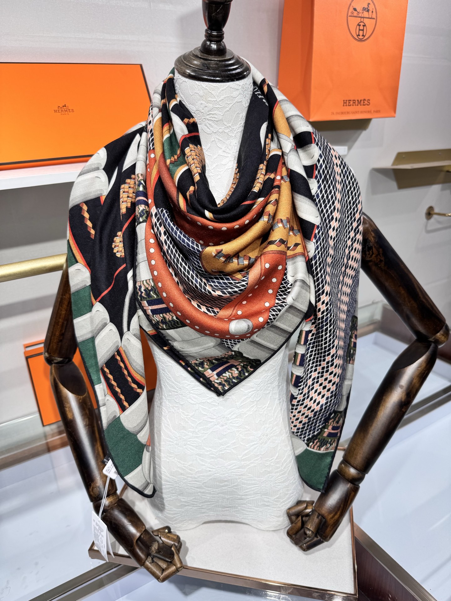 💟2025年秋冬抢先 爱马仕银花集 上新💞【双面同色丝毛方巾】手工卷边山羊绒和真丝混纺披肩(70%山羊绒