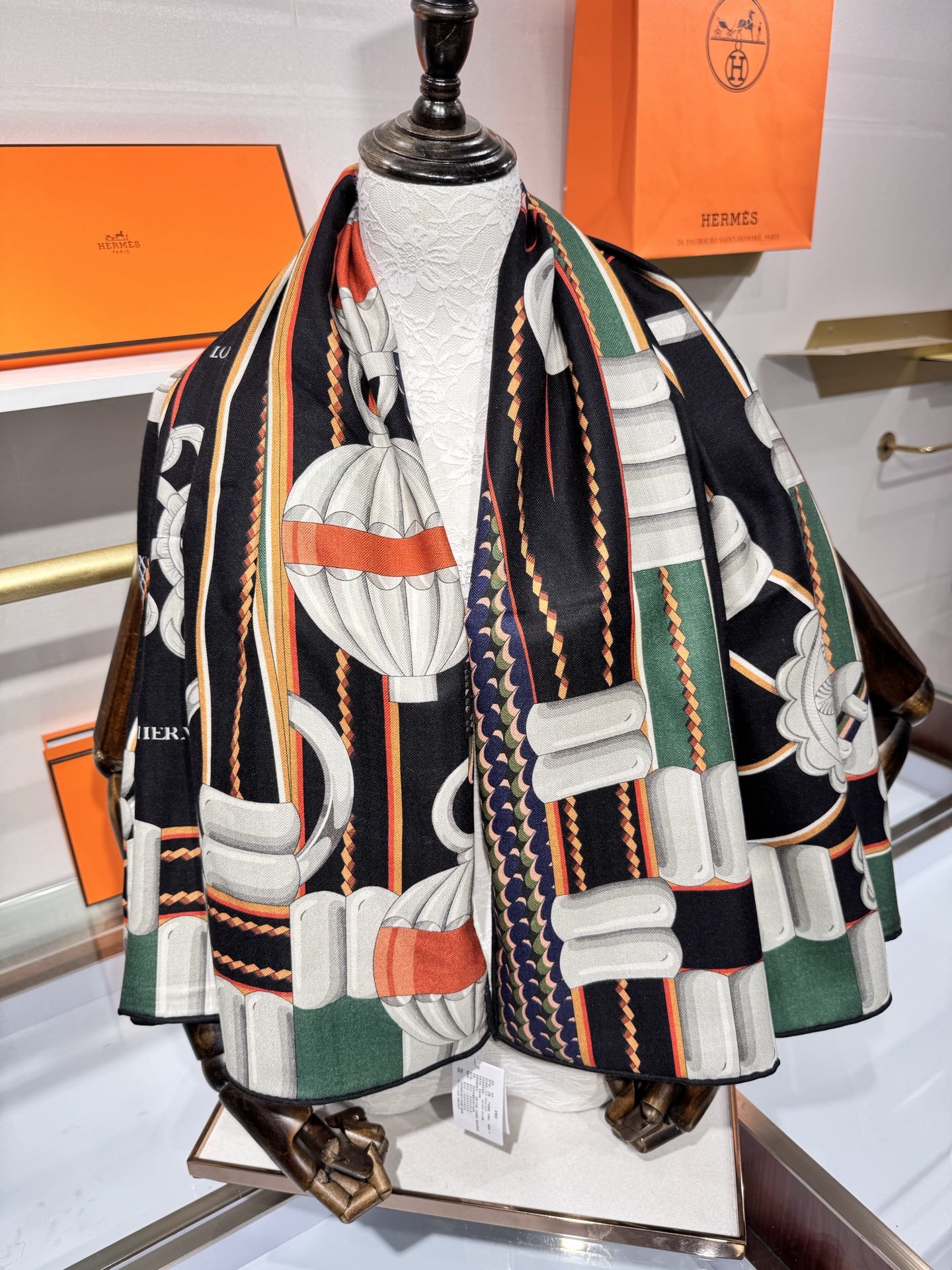 💟2025年秋冬抢先 爱马仕银花集 上新💞【双面同色丝毛方巾】手工卷边山羊绒和真丝混纺披肩(70%山羊绒