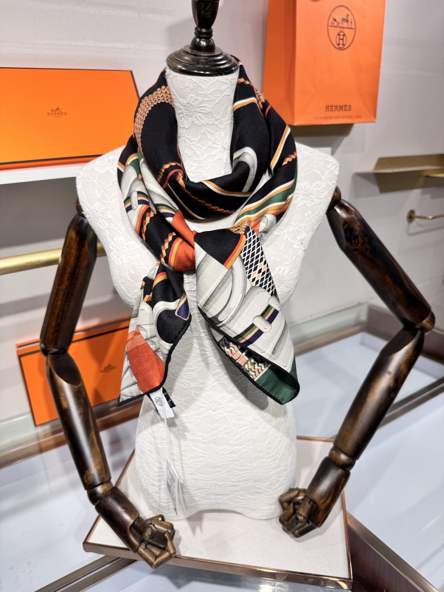 💟2025年秋冬抢先 爱马仕银花集 上新💞【双面同色丝毛方巾】手工卷边山羊绒和真丝混纺披肩(70%山羊绒