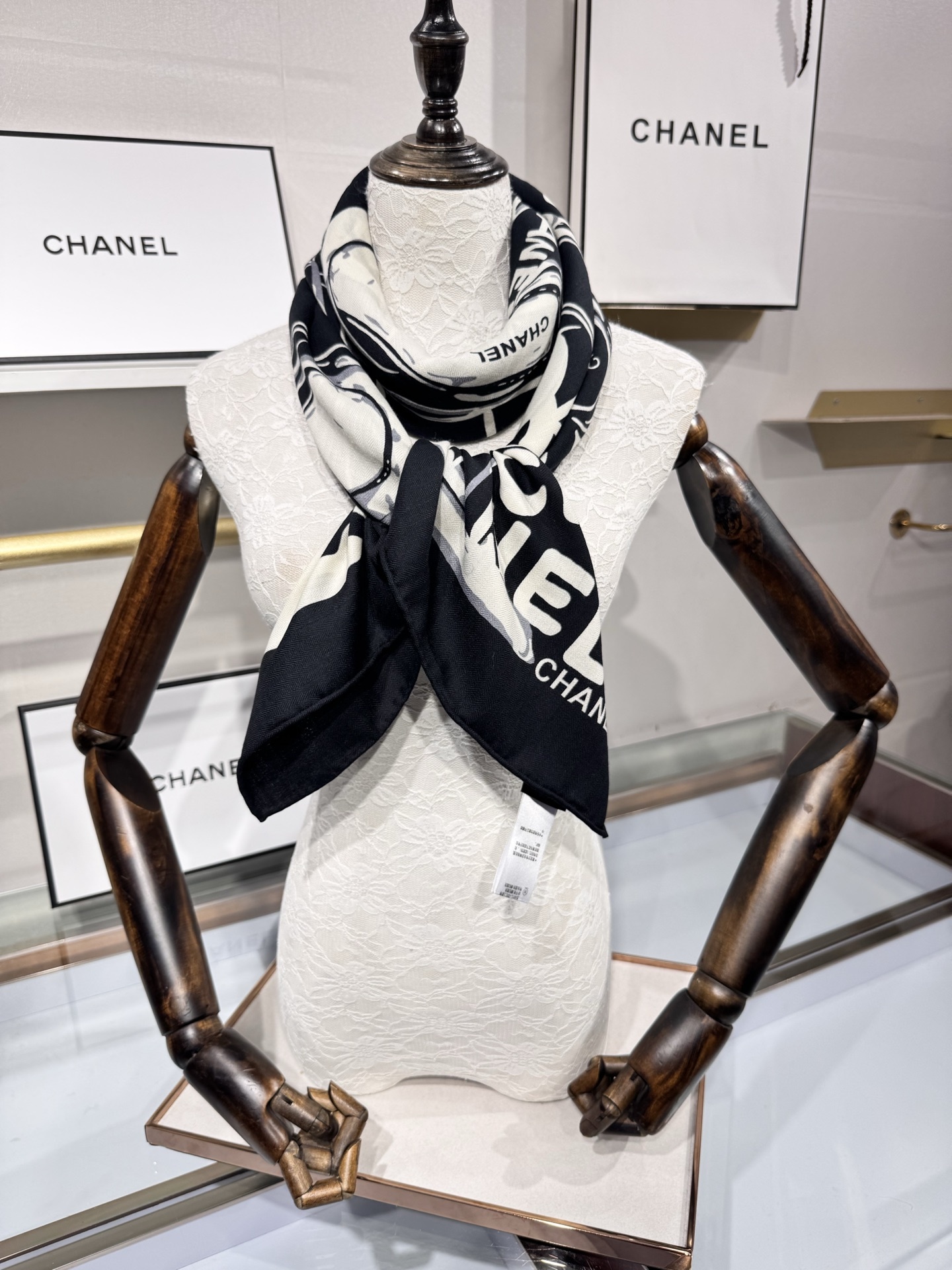 💟Chanel ~25秋冬新品~【高跟鞋与经典字母】【140双面丝绒披肩】手工卷边丝绒方巾(30%桑蚕丝