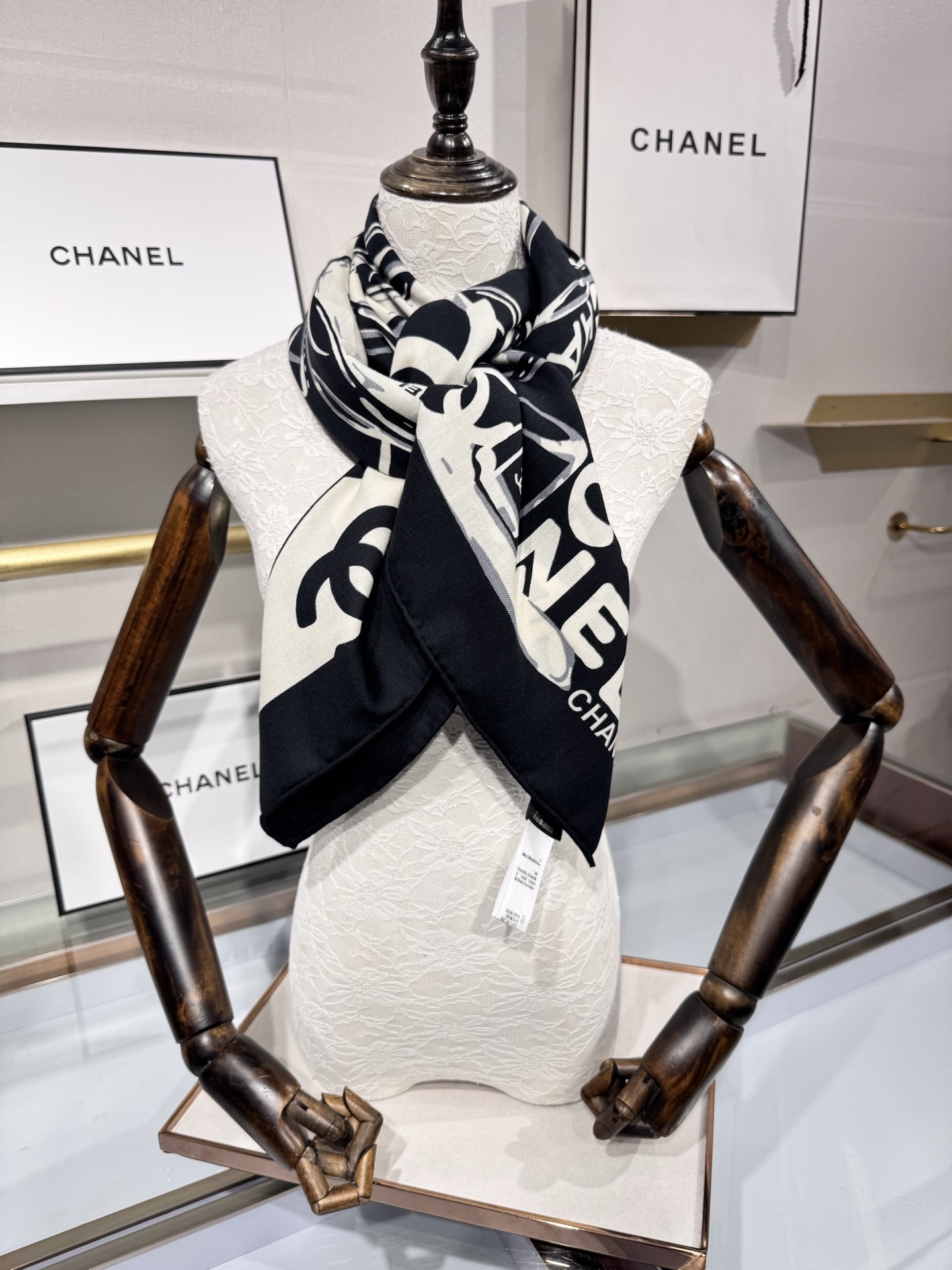 💟Chanel ~25秋冬新品~【高跟鞋与经典字母】【140双面丝绒披肩】手工卷边丝绒方巾(30%桑蚕丝