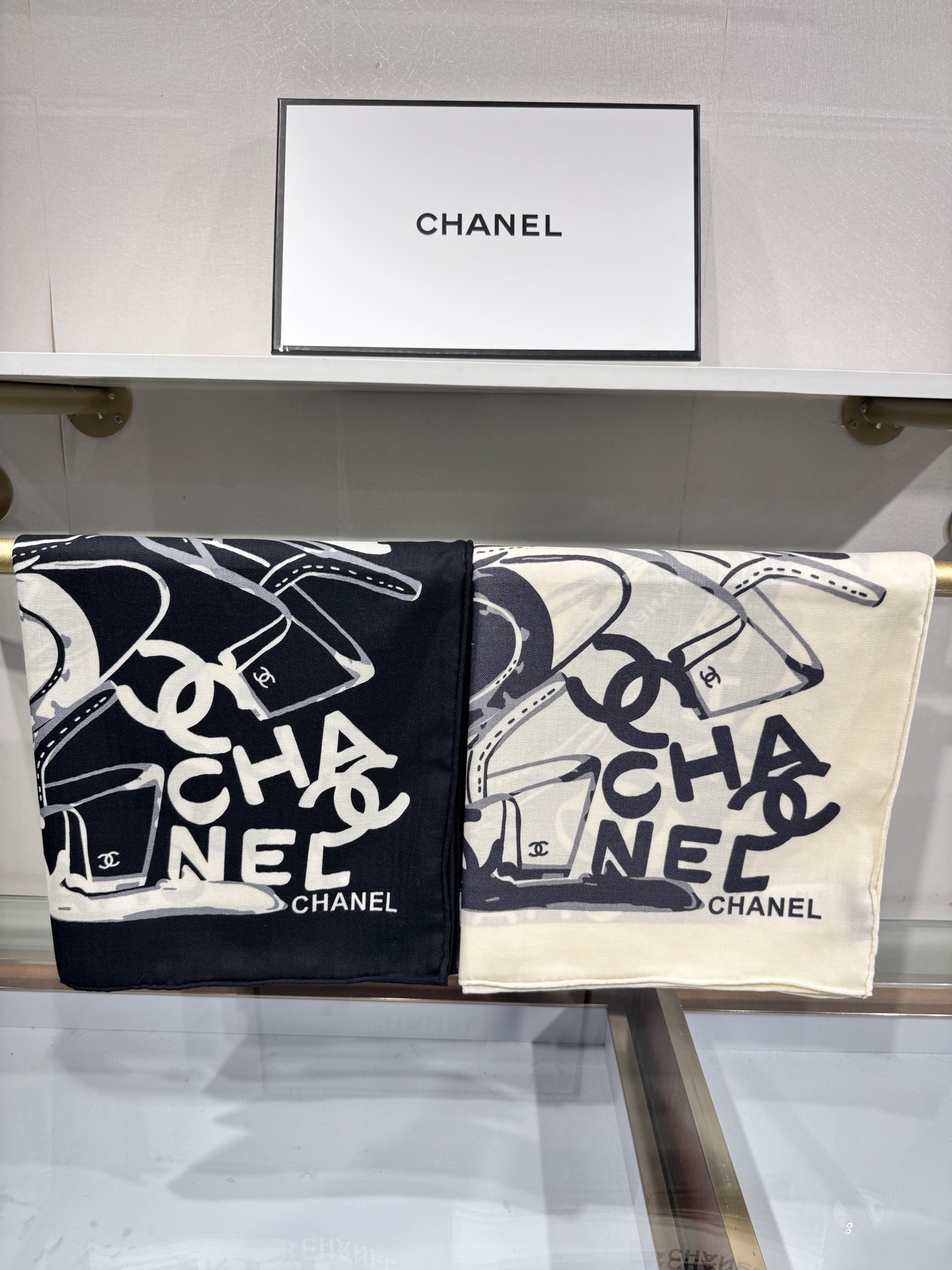 💟Chanel ~25秋冬新品～【高跟鞋与经典字母】【140双面丝绒披肩】手工卷边丝绒方巾（30%桑蚕丝