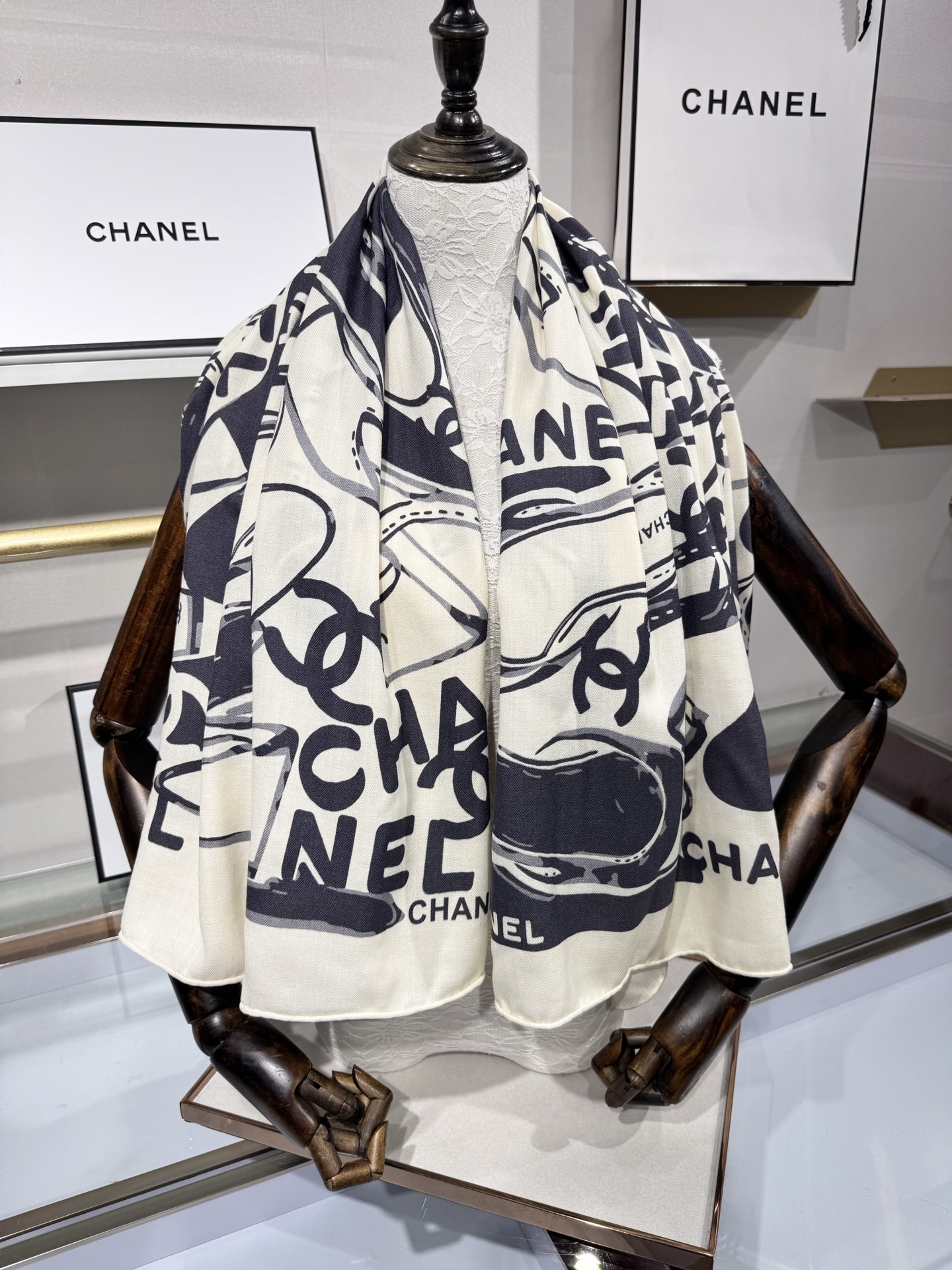 💟Chanel ~25秋冬新品～【高跟鞋与经典字母】【140双面丝绒披肩】手工卷边丝绒方巾（30%桑蚕丝