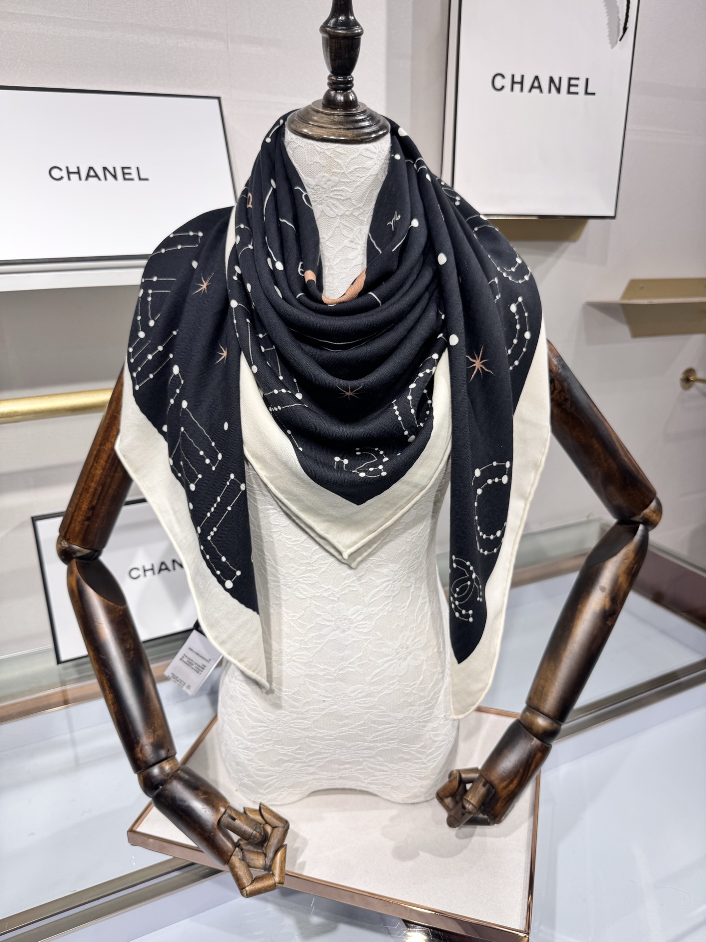 💟Chanel ~25秋冬新品～【十二星座系列】【140双面丝绒披肩】手工卷边丝绒方巾（30%桑蚕丝70