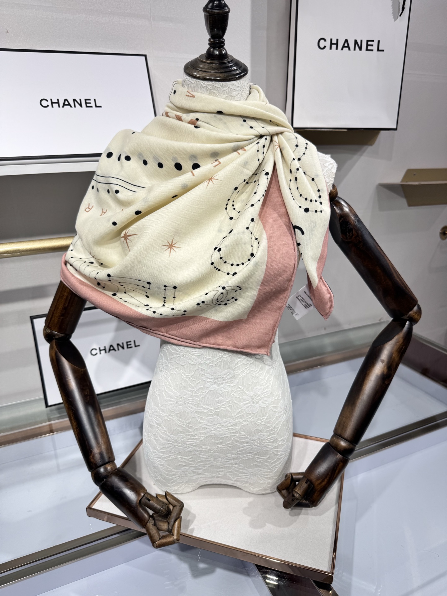 💟Chanel ~25秋冬新品～【十二星座系列】【140双面丝绒披肩】手工卷边丝绒方巾（30%桑蚕丝70