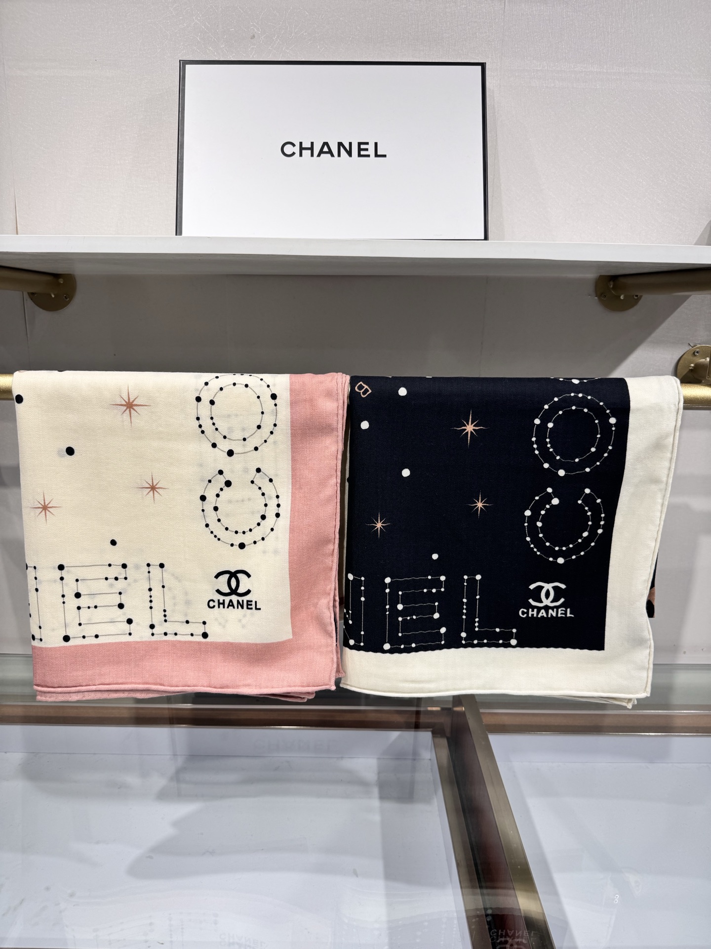 💟Chanel ~25秋冬新品～【十二星座系列】【140双面丝绒披肩】手工卷边丝绒方巾（30%桑蚕丝70