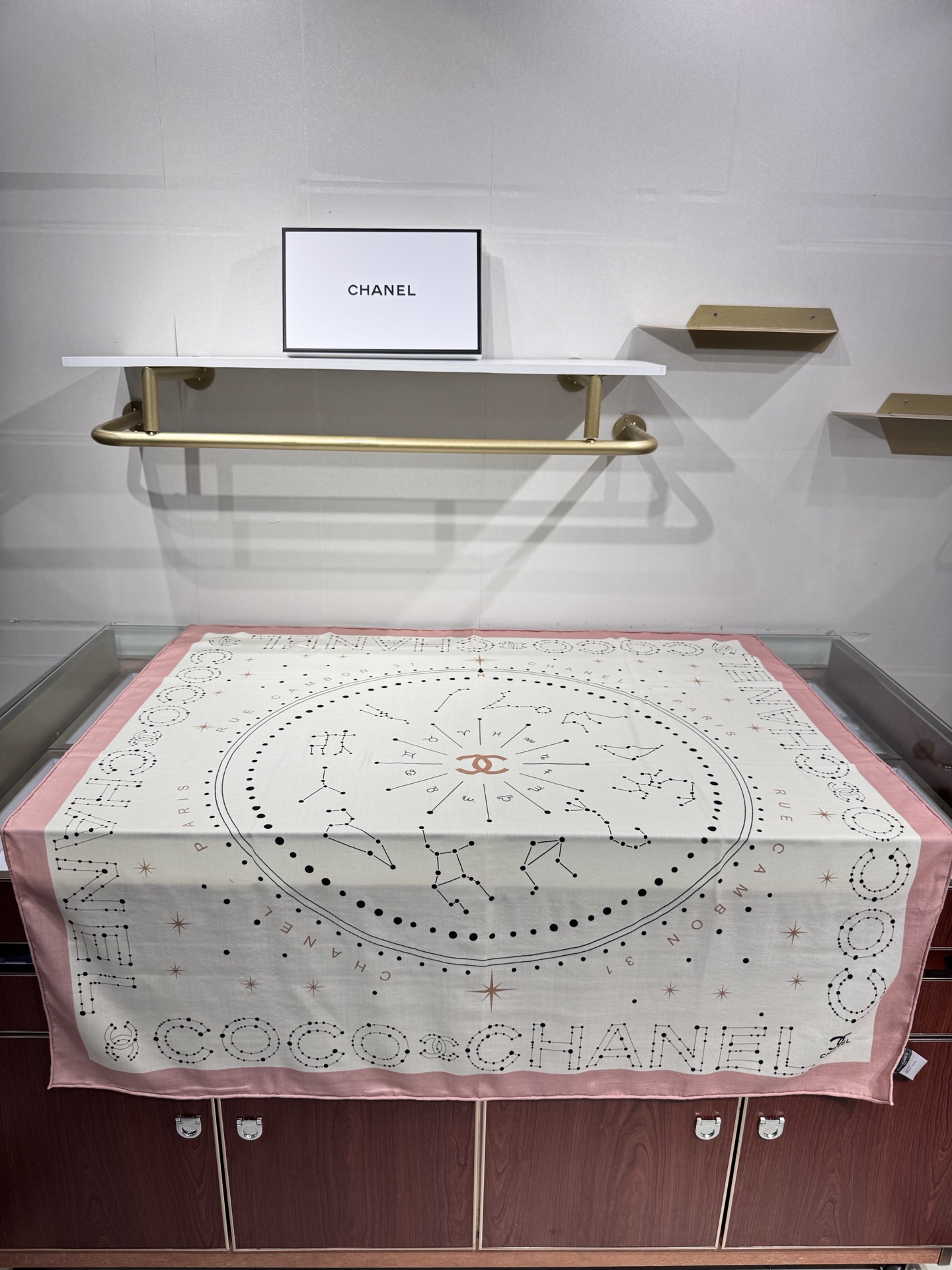 💟Chanel ~25秋冬新品～【十二星座系列】【140双面丝绒披肩】手工卷边丝绒方巾（30%桑蚕丝70