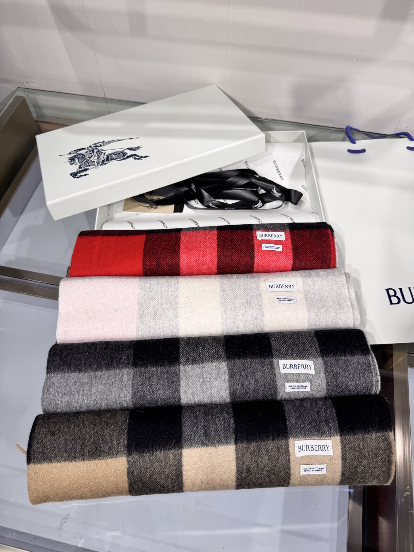 💟爆款补单到，越做越好 💟一百个赞[强][强]自留款[OK]柔软如糯[OK]Burberry巴宝莉最新原