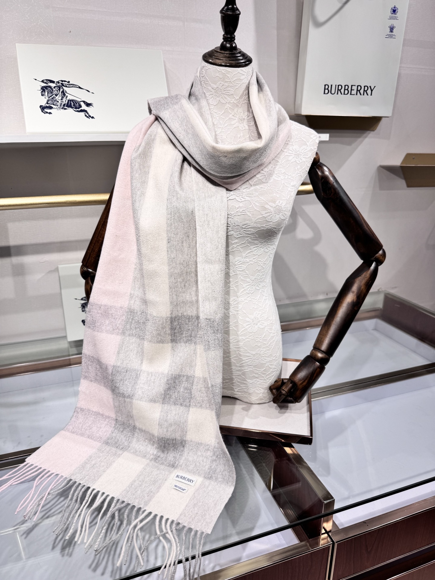 💟爆款补单到，越做越好 💟一百个赞[强][强]自留款[OK]柔软如糯[OK]Burberry巴宝莉最新原